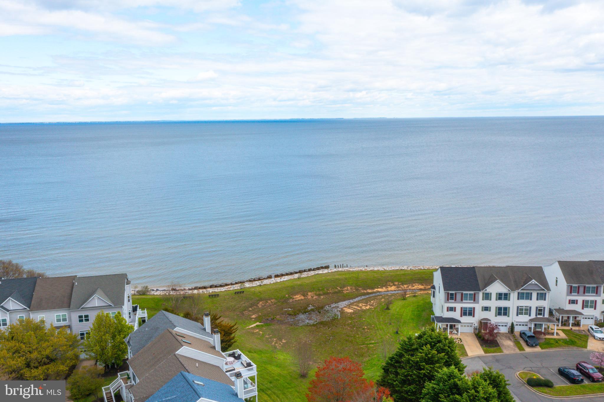 VILLAS ON WATERS EDGE - Residential