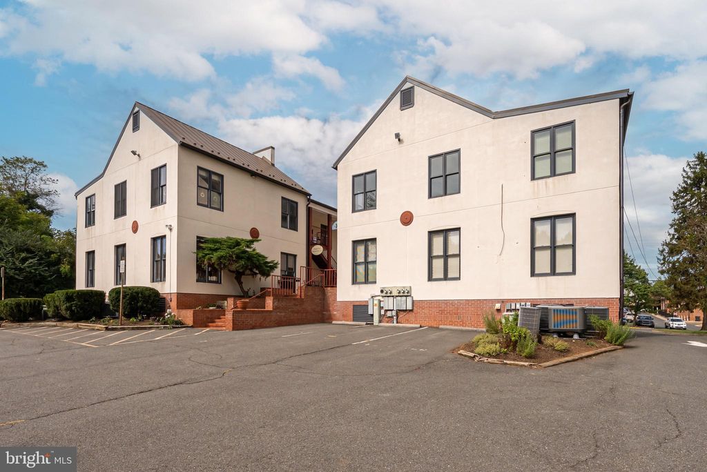 Photo of 107 - C W Federal Street #14, MIDDLEBURG, VA 20117 (MLS # VALO2109542)