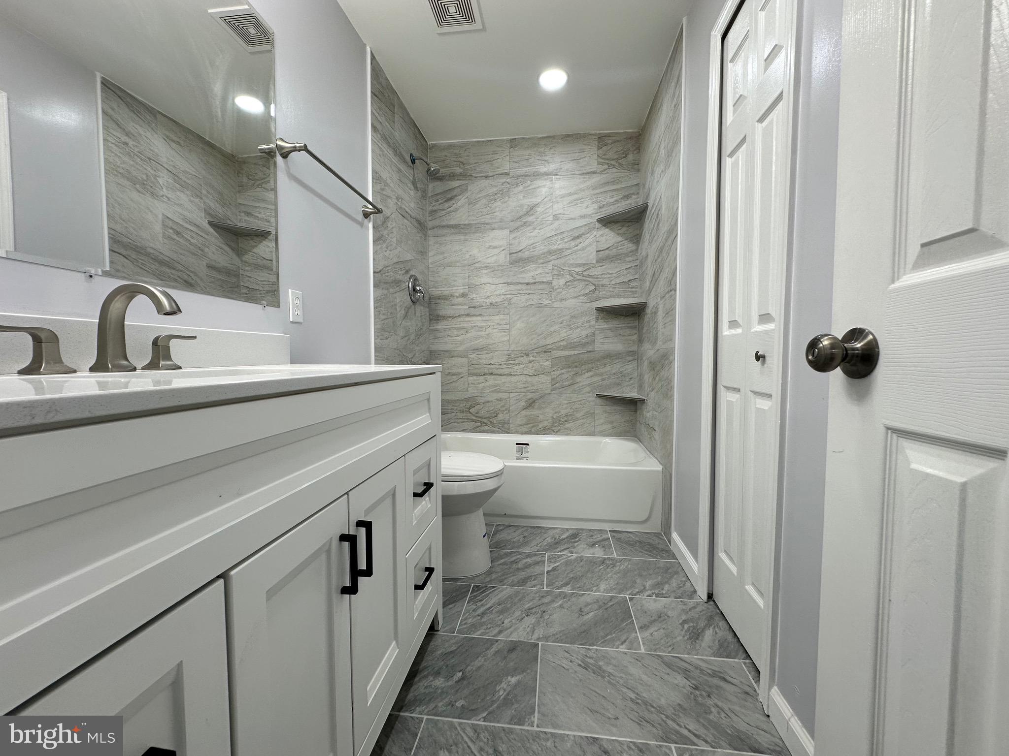 NORTHRIDGE - Residential