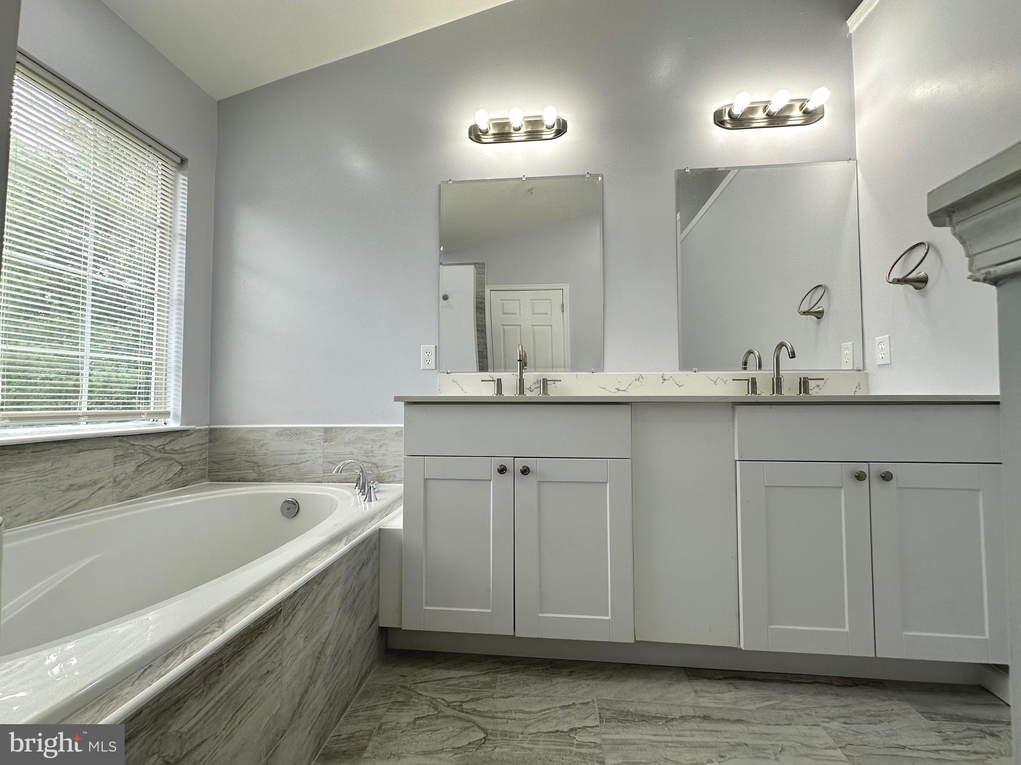 NORTHRIDGE - Residential