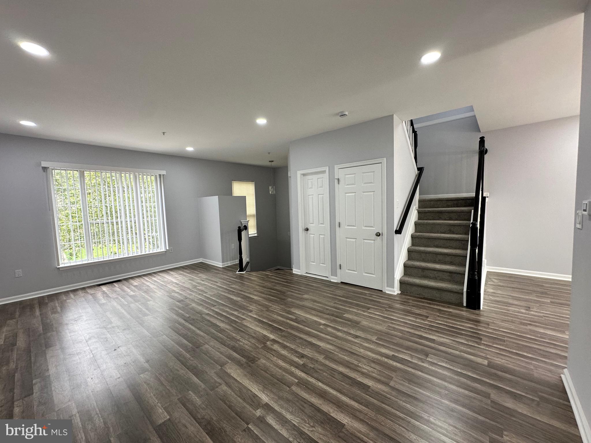 NORTHRIDGE - Residential