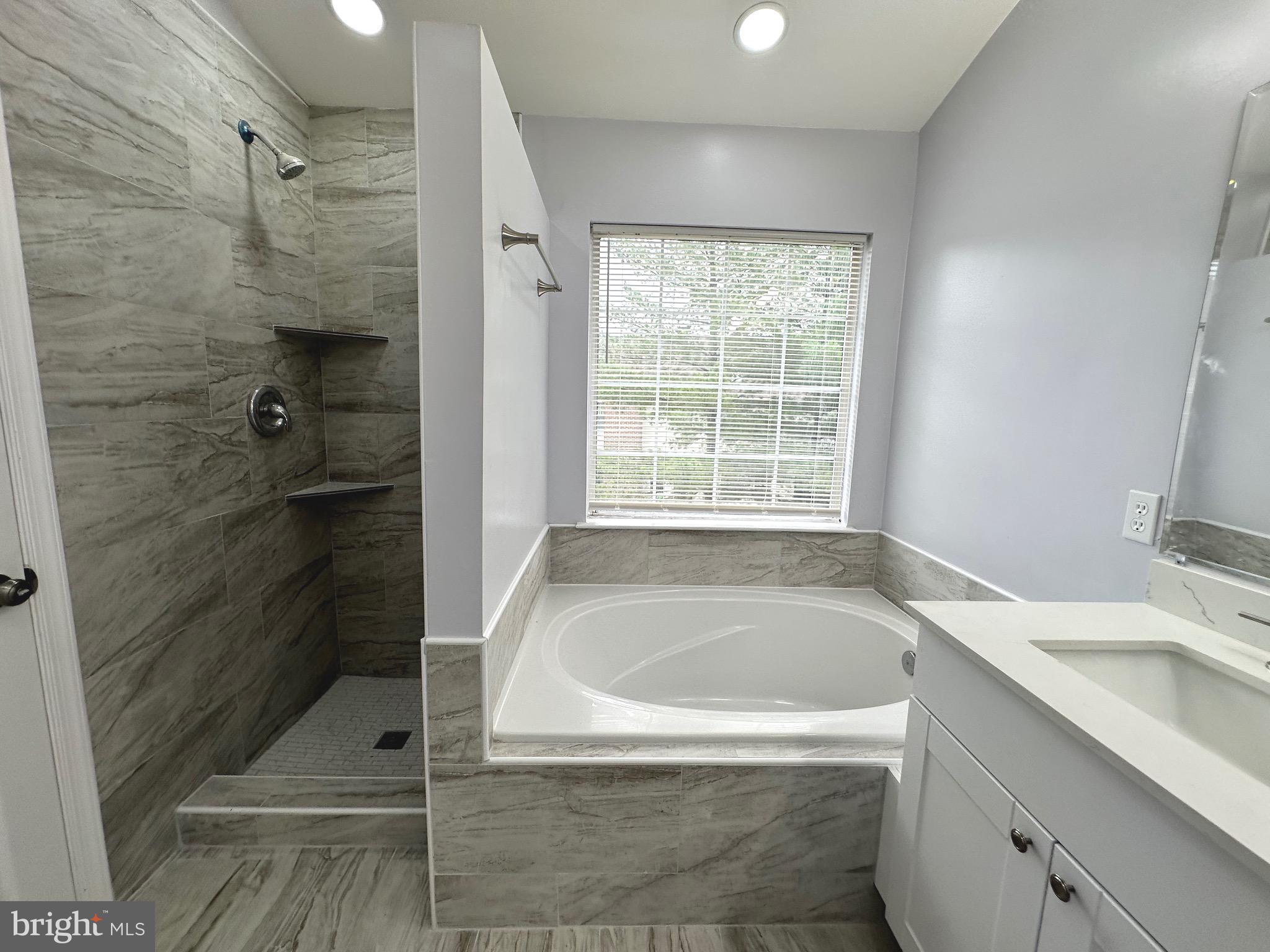 NORTHRIDGE - Residential