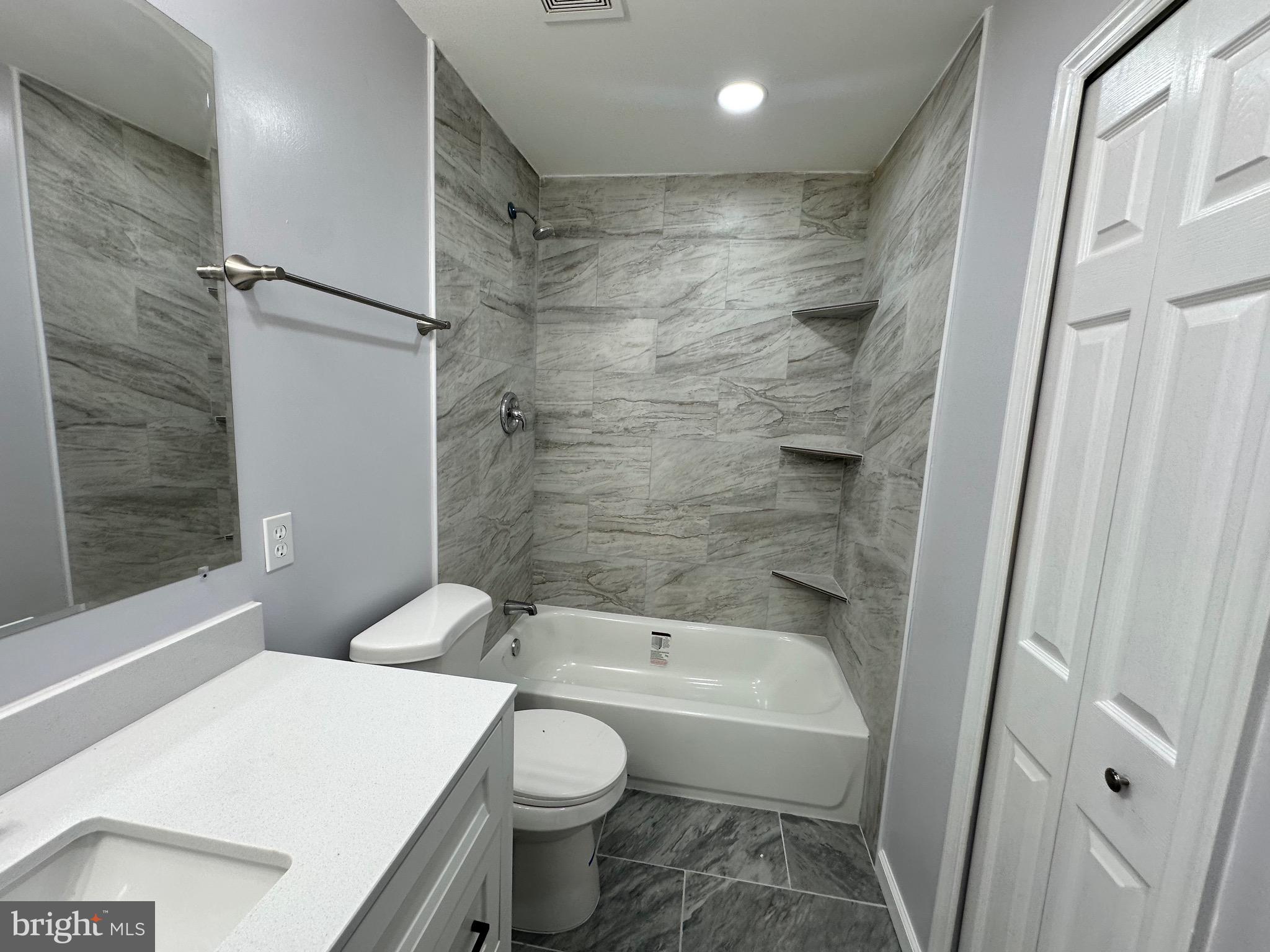 NORTHRIDGE - Residential