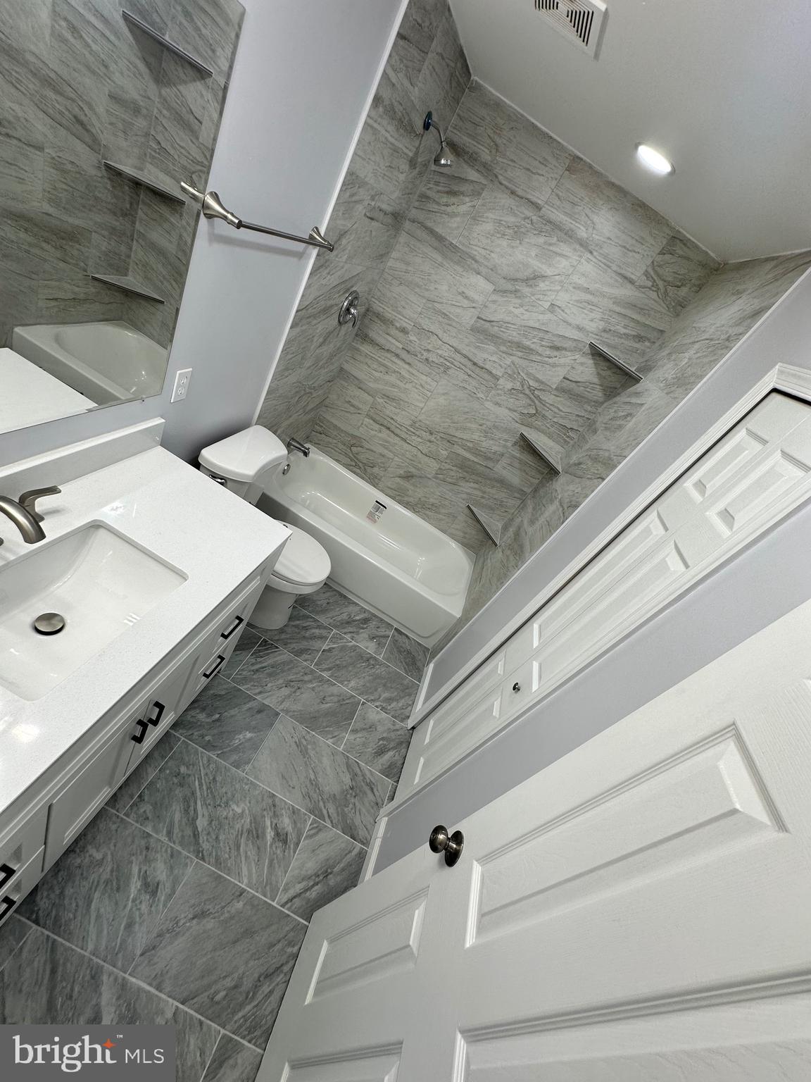 NORTHRIDGE - Residential