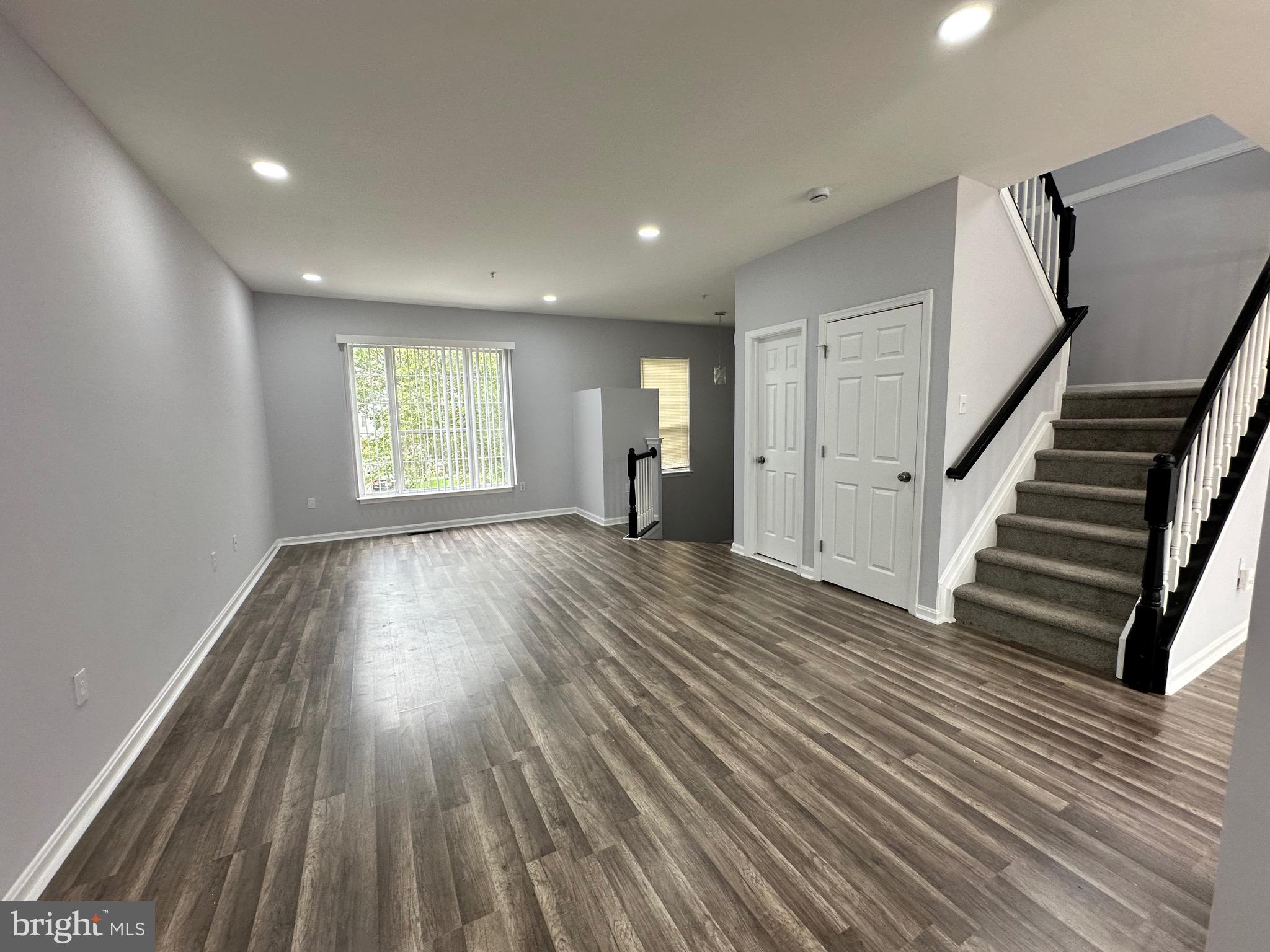 NORTHRIDGE - Residential