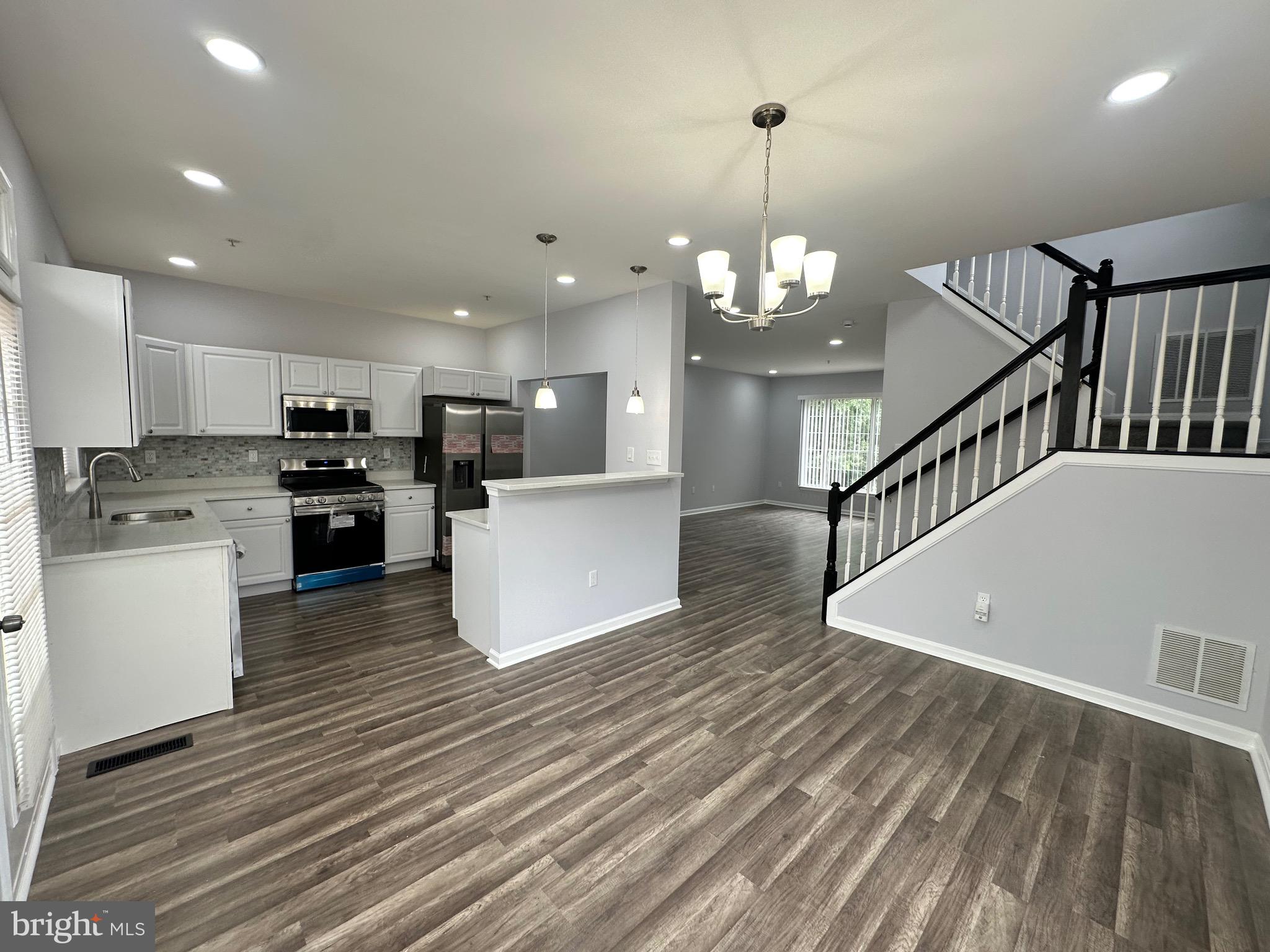 NORTHRIDGE - Residential