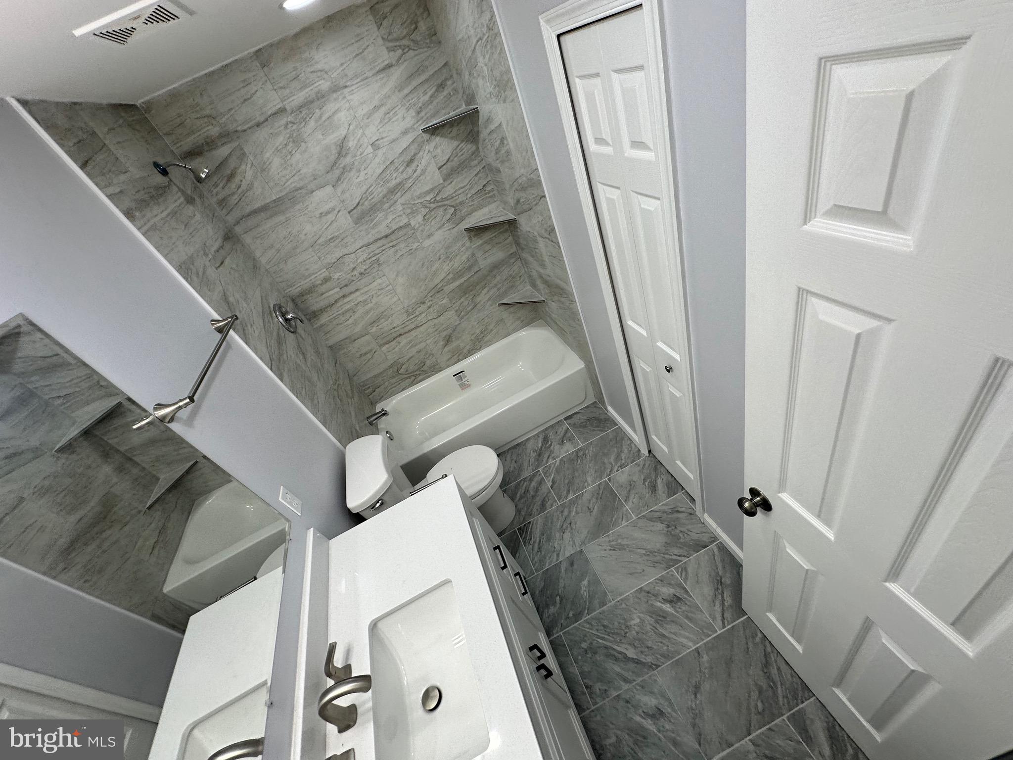 NORTHRIDGE - Residential