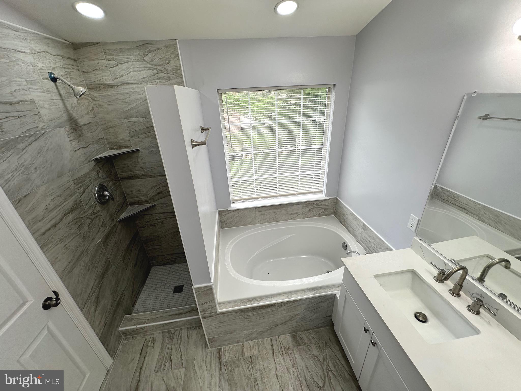 NORTHRIDGE - Residential