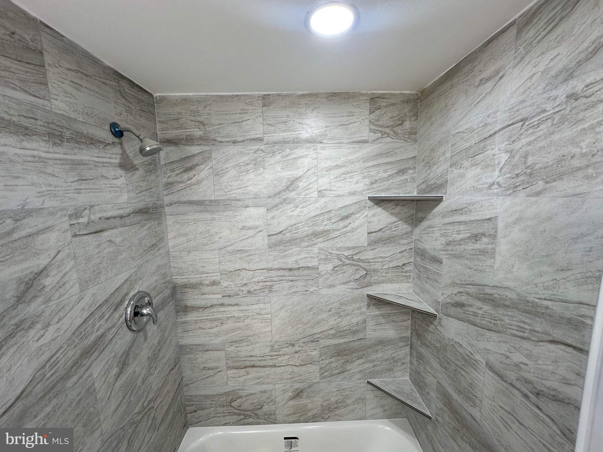 NORTHRIDGE - Residential