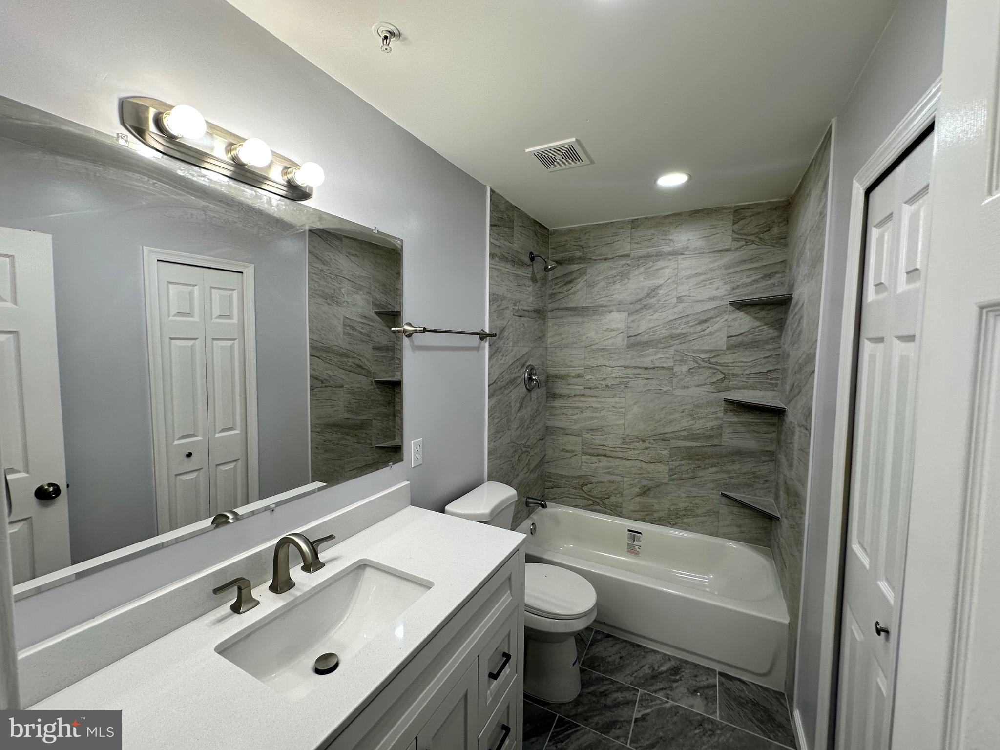 NORTHRIDGE - Residential