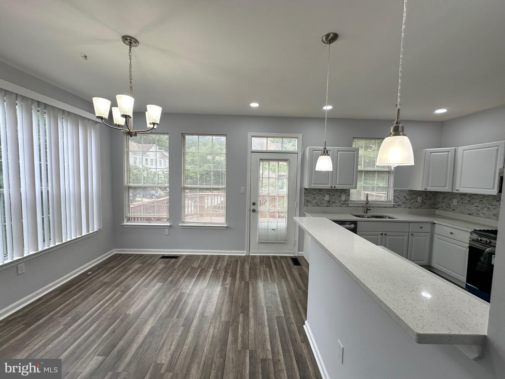 NORTHRIDGE - Residential