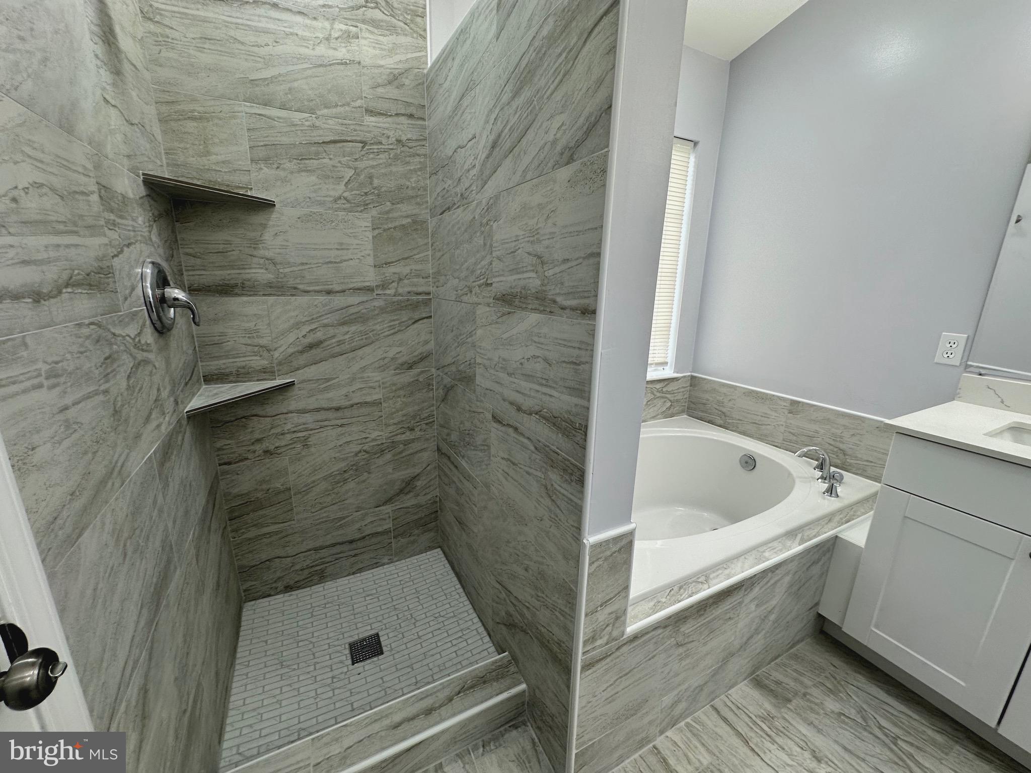 NORTHRIDGE - Residential