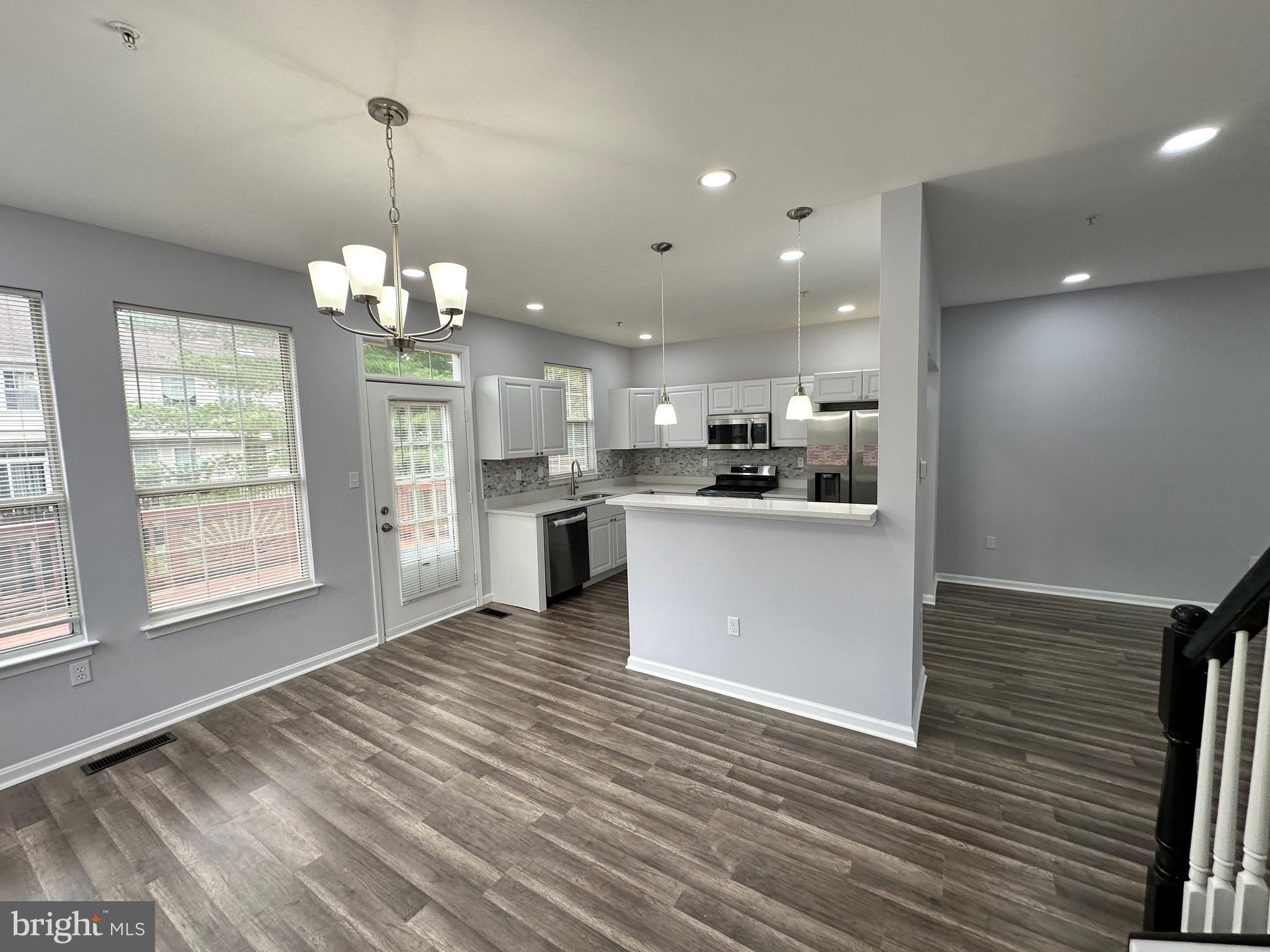 NORTHRIDGE - Residential