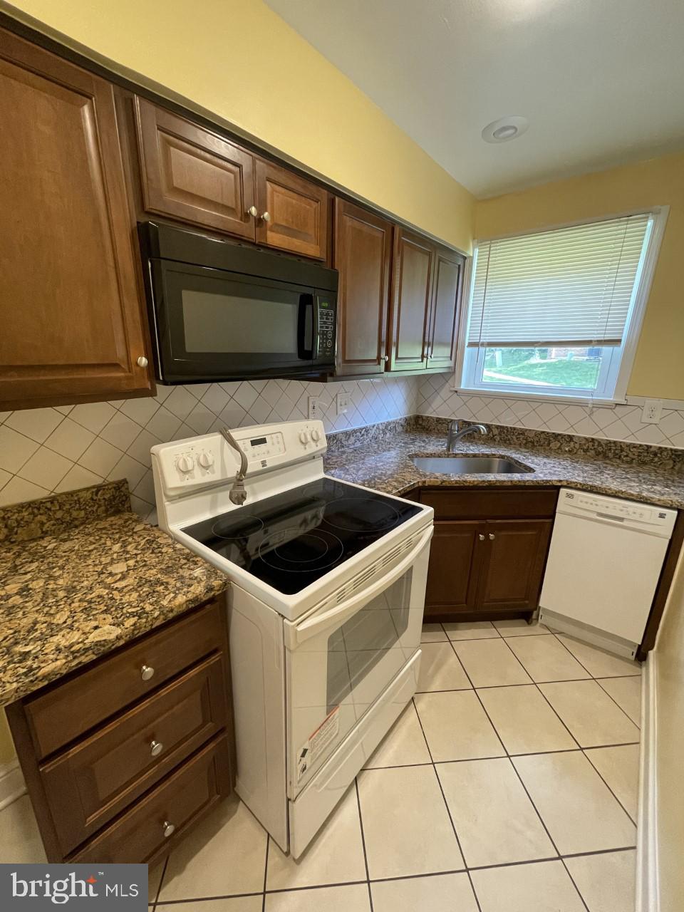 HOLLYBROOKE - Residential