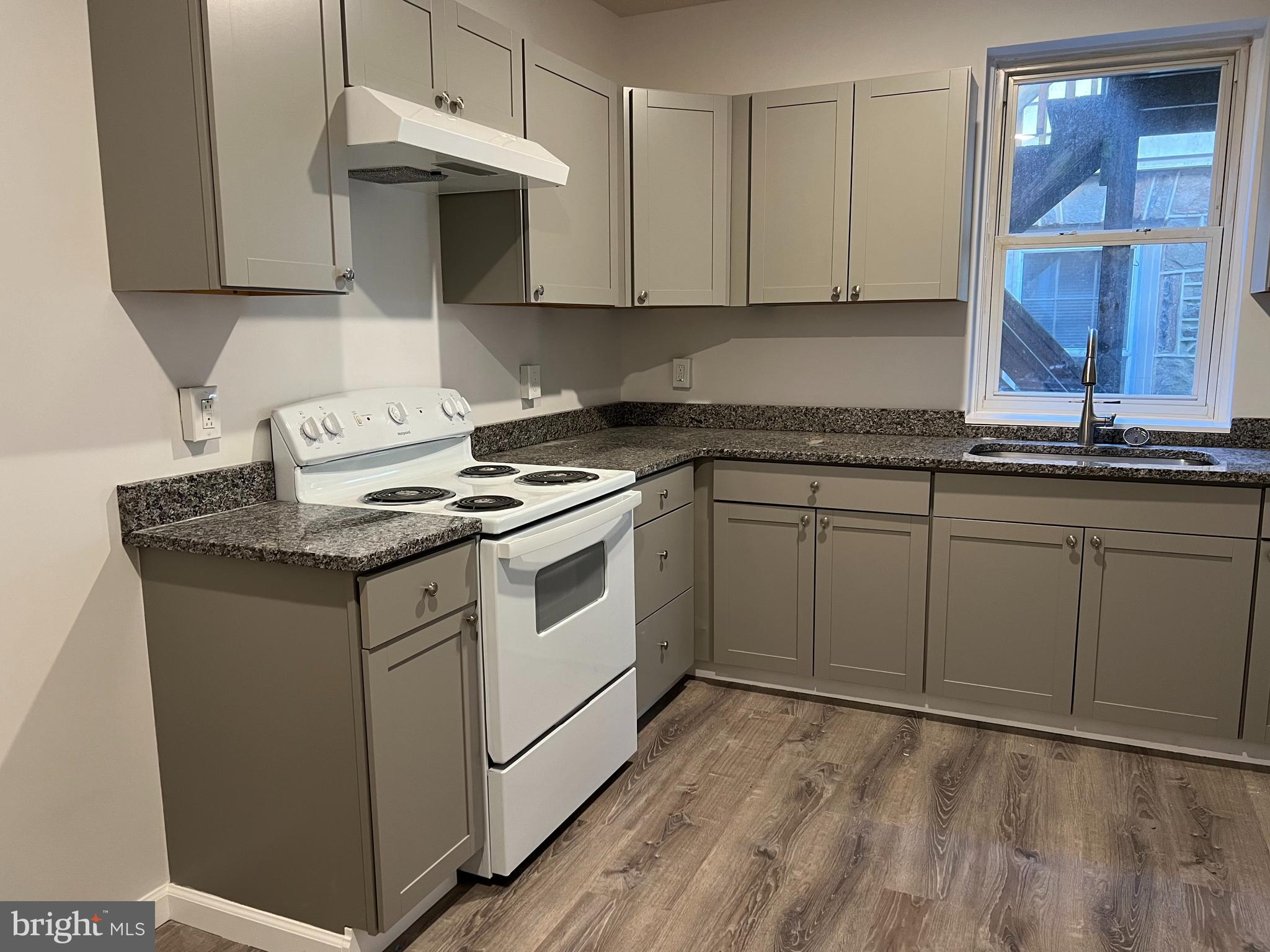 STENNING HILLS - Residential Lease