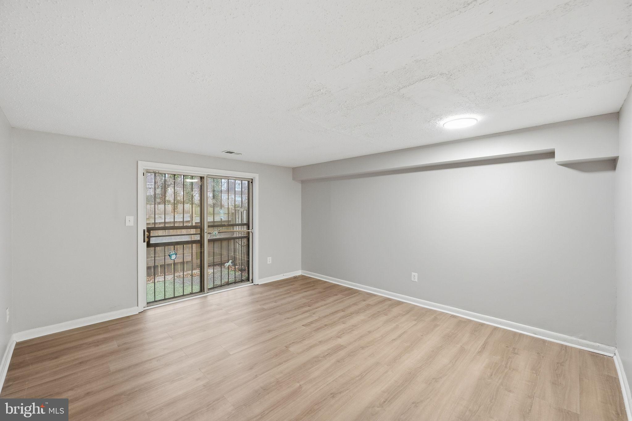 1868 DUTCH VILLAGE DRIVE R-277