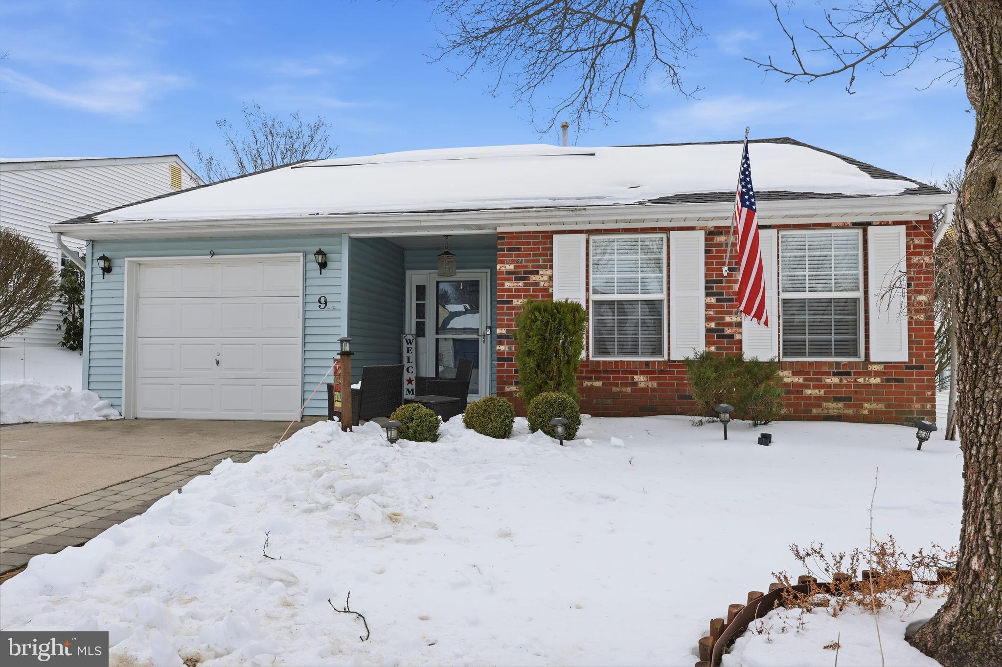 9 DEEP HOLLOW LANE N