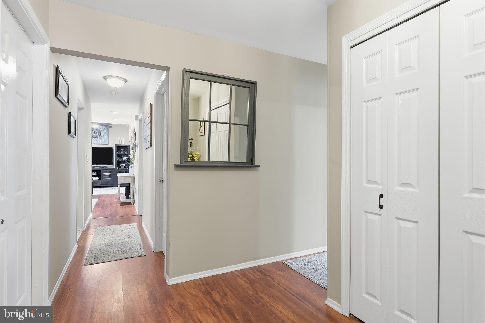 9 DEEP HOLLOW LANE N