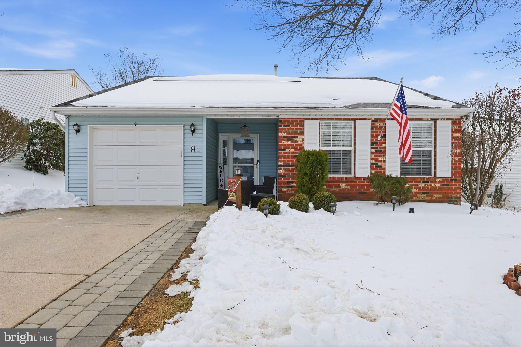 9 DEEP HOLLOW LANE N