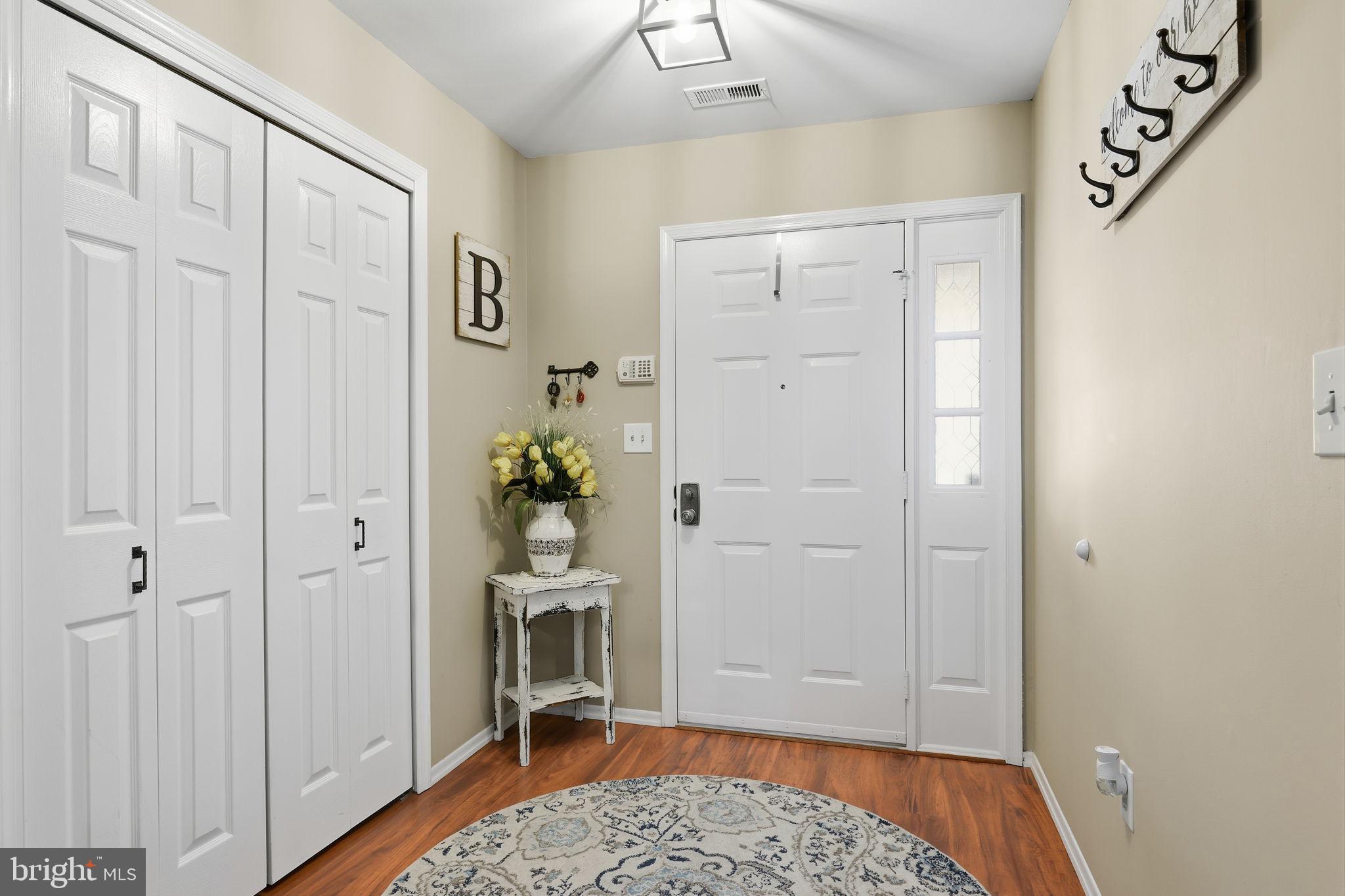 9 DEEP HOLLOW LANE N