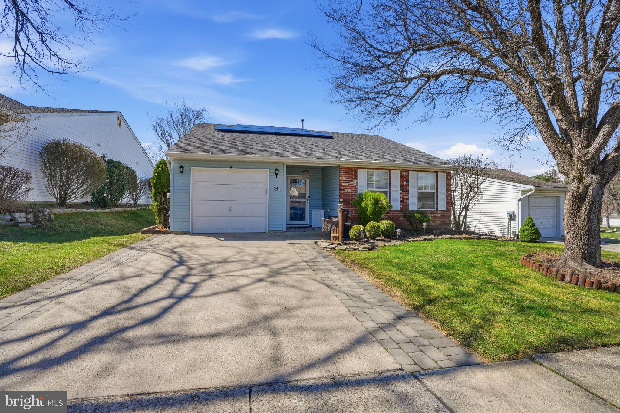 9 DEEP HOLLOW LANE N