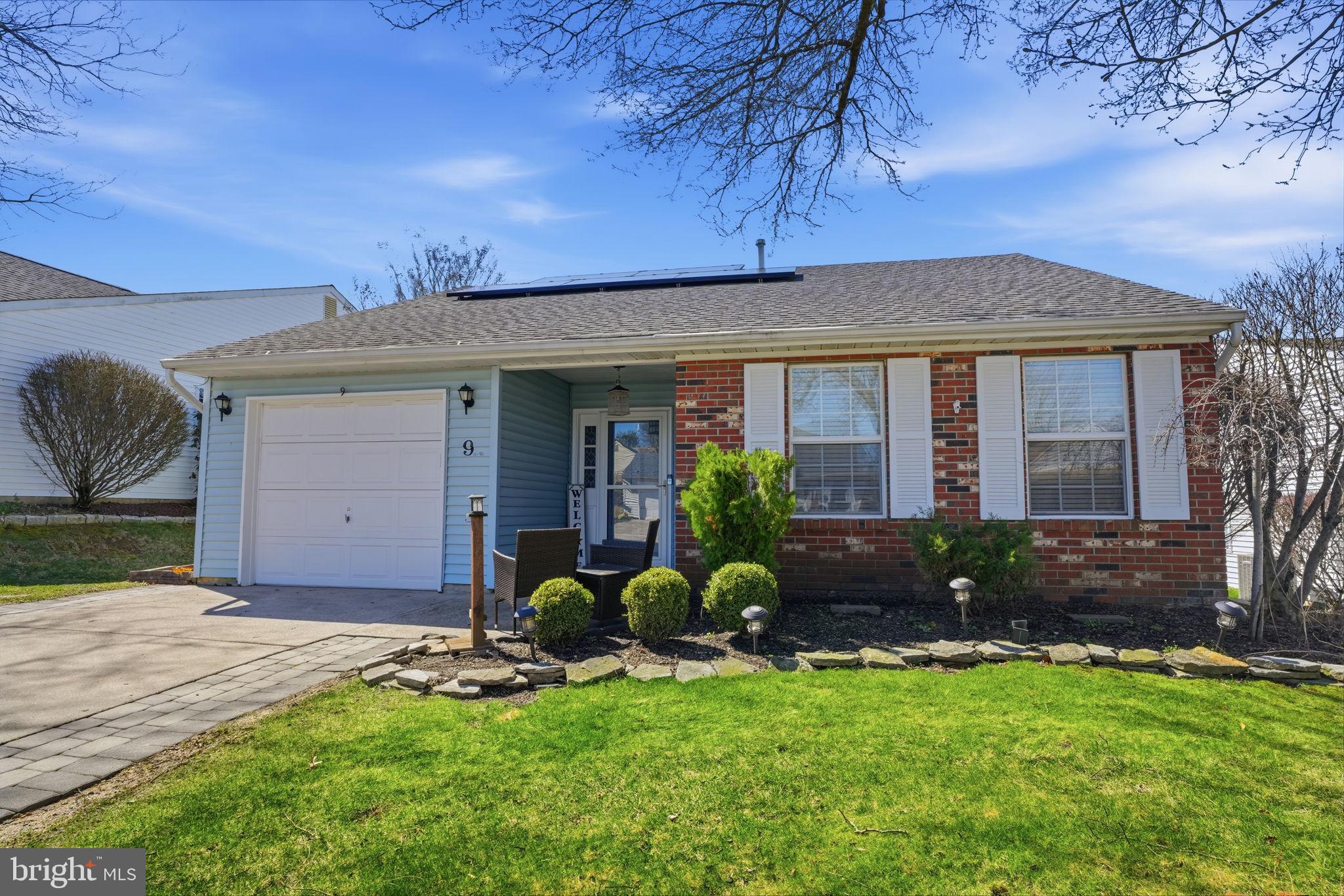 9 DEEP HOLLOW LANE N