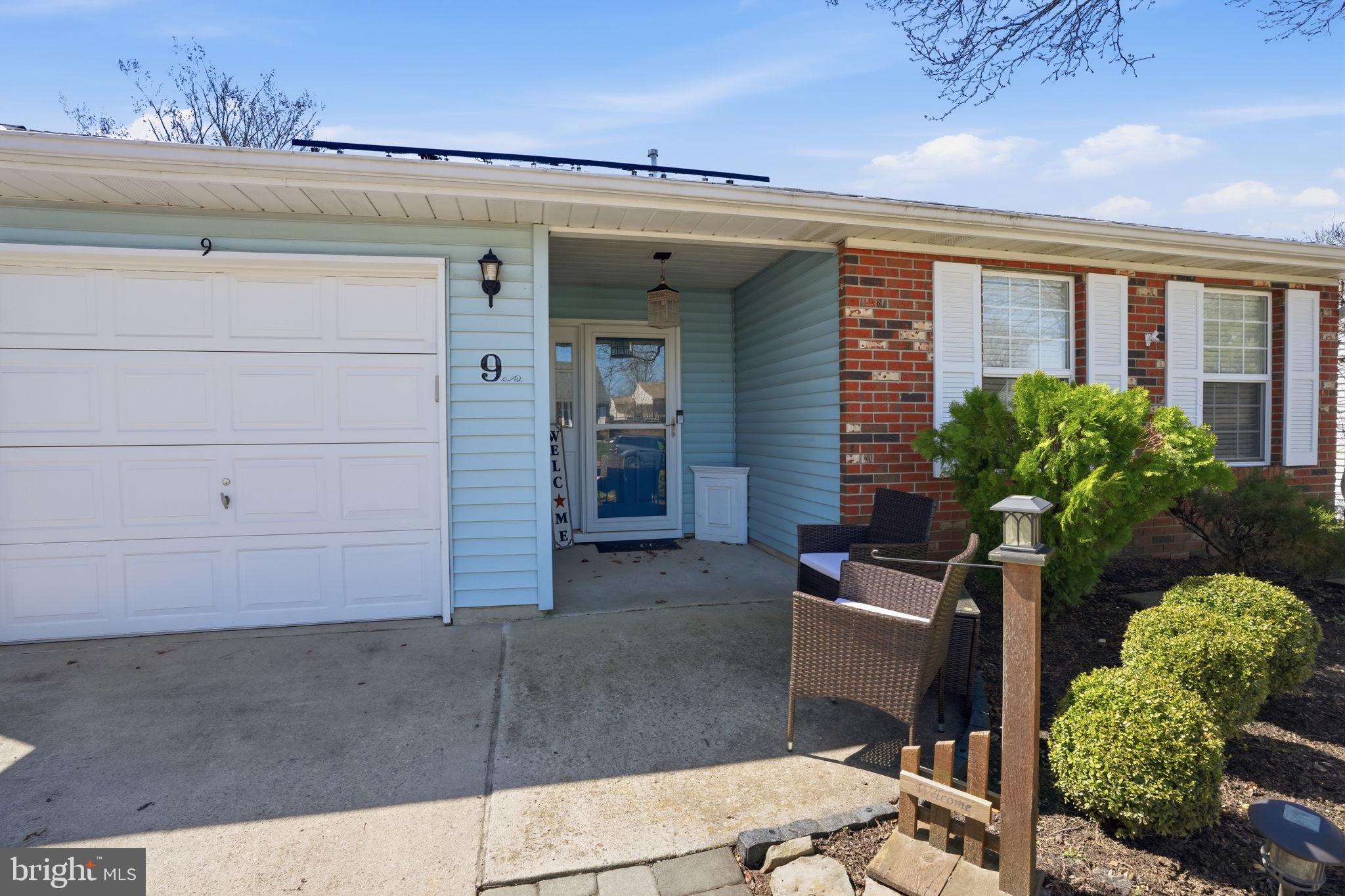 9 DEEP HOLLOW LANE N