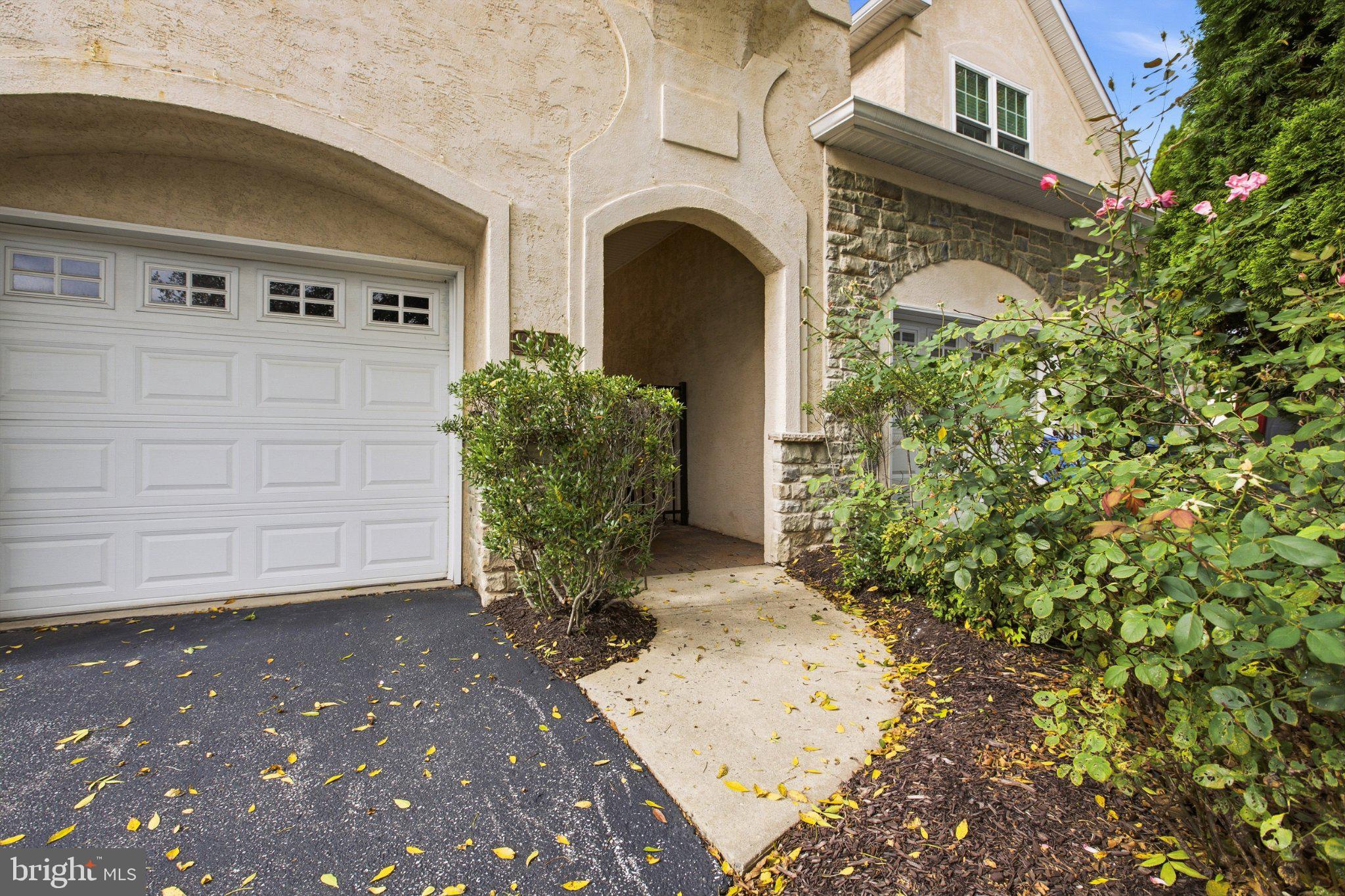 54 OLD BARN DRIVE