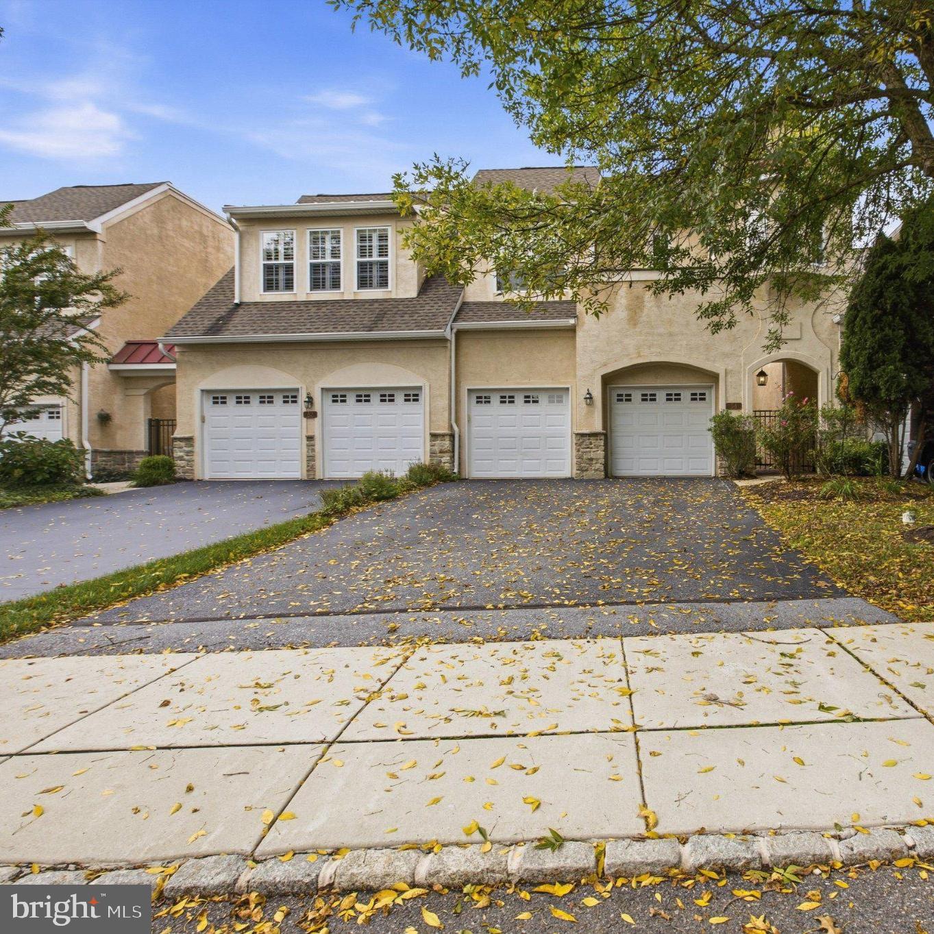 54 OLD BARN DRIVE