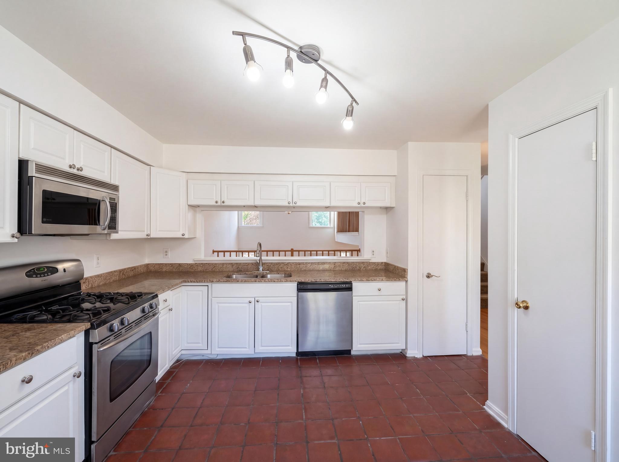 YACHT CLUB AT SEQUOIA VILLAGE - Residential