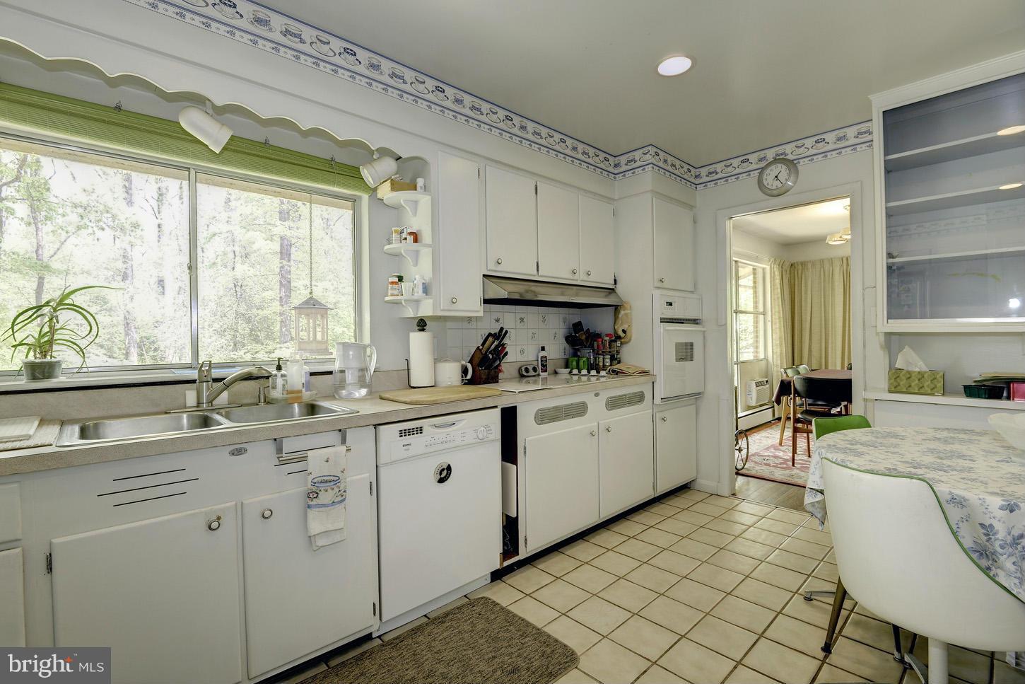 WILLIAMSBURG ESTATES - Residential