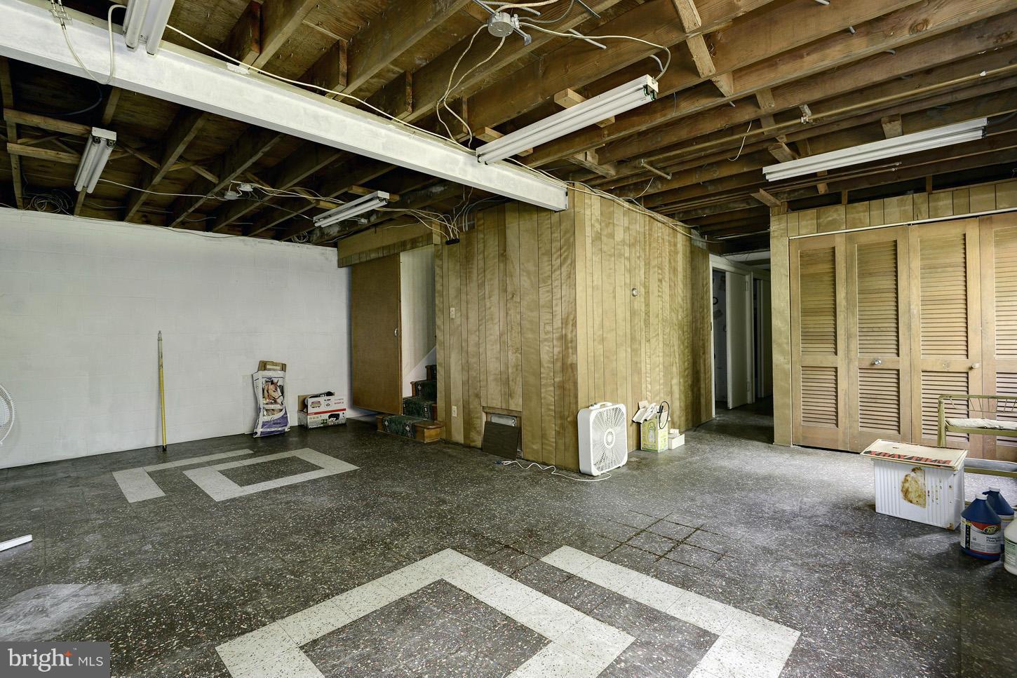 WILLIAMSBURG ESTATES - Residential