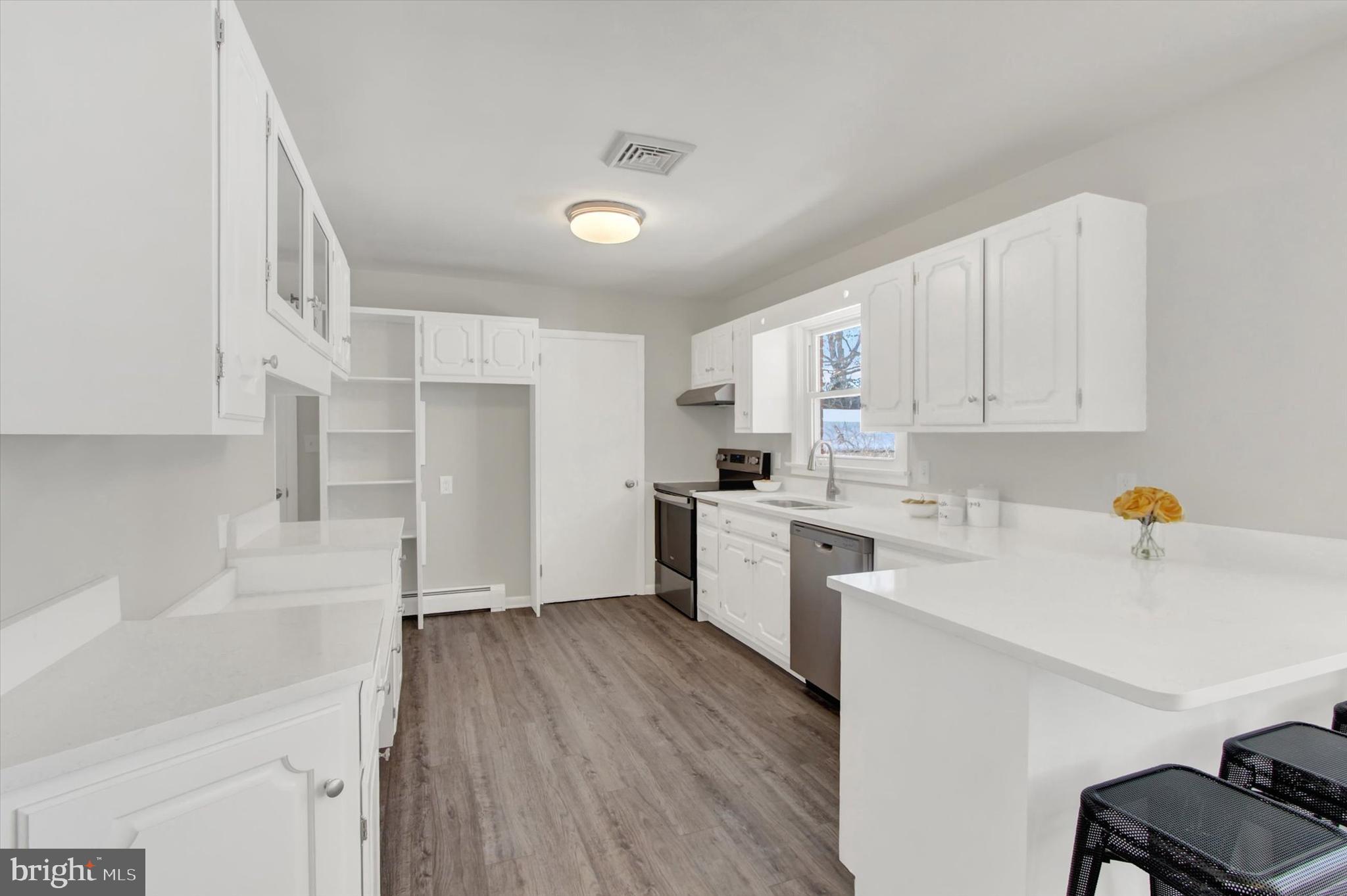 2479 ELLENDALE DRIVE