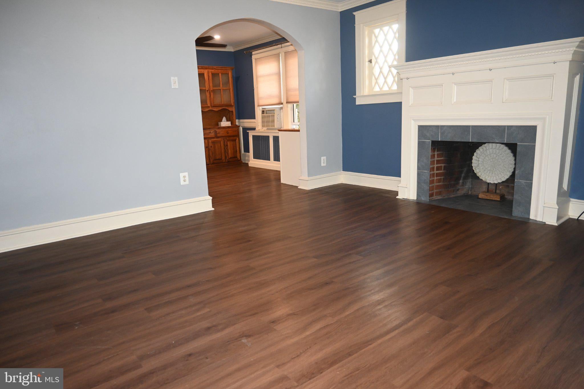 215 W DUPONT STREET