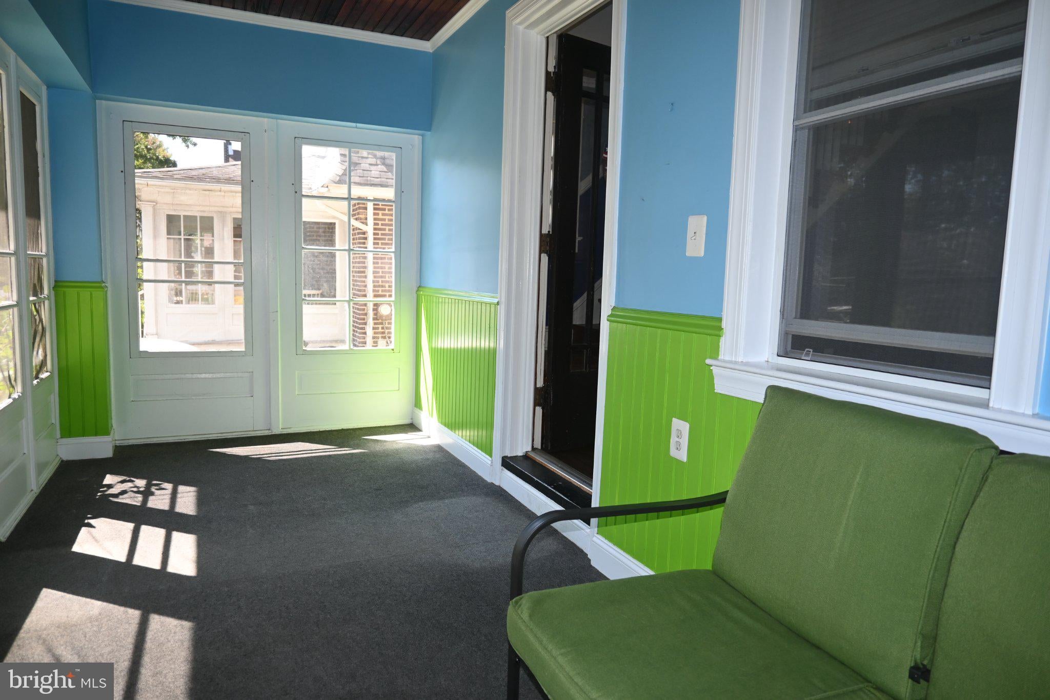 215 W DUPONT STREET