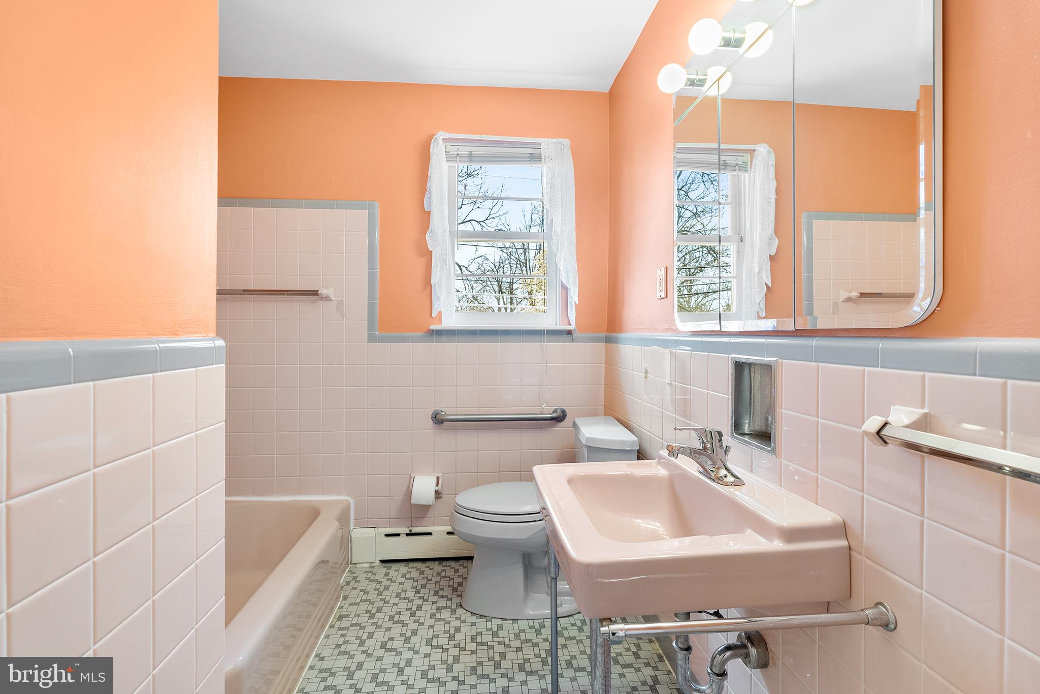 HUNTINGDON VALLEY - Residential