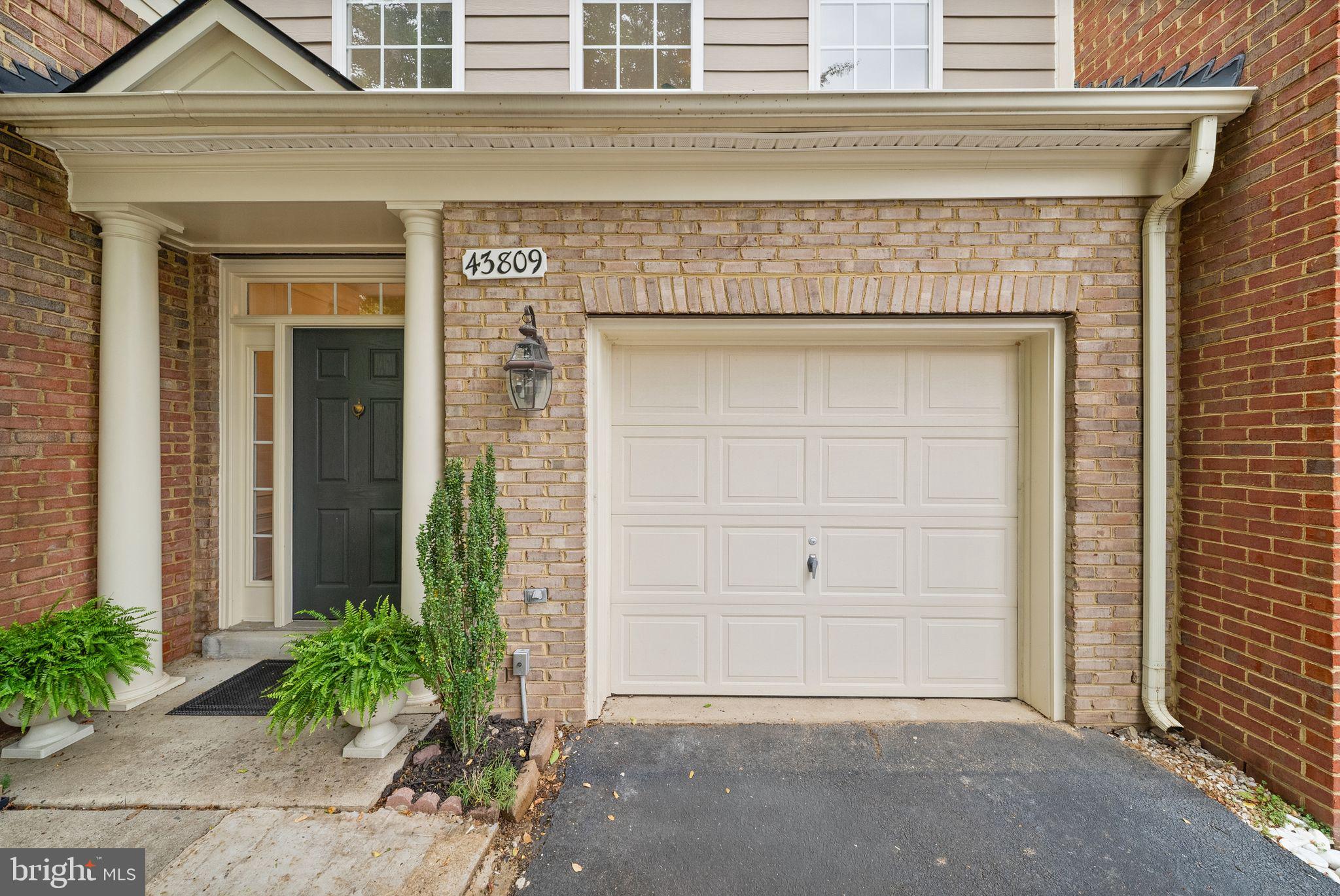 43809 LEES MILL SQUARE