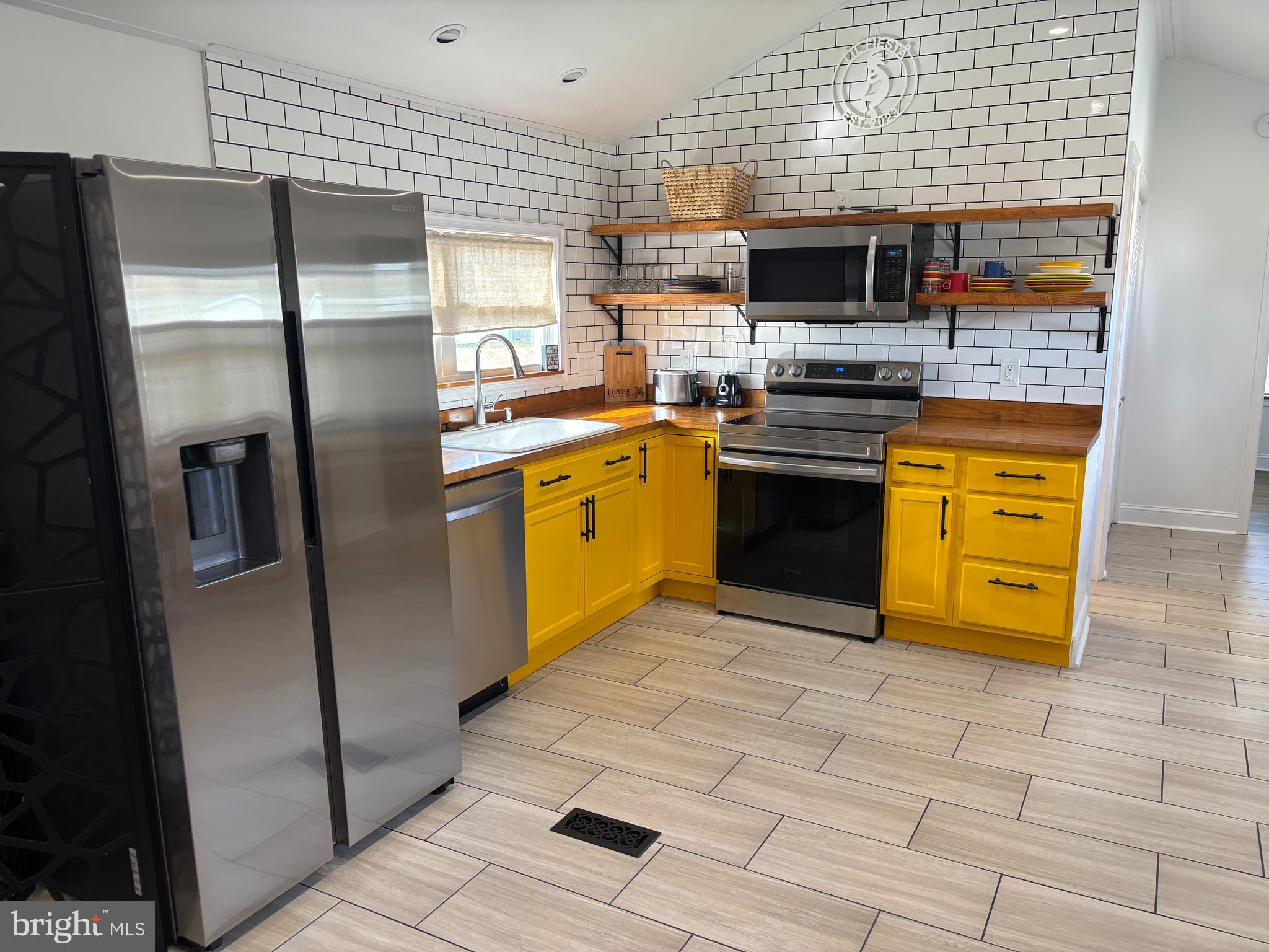 WHISPERING PINE MHP - Residential