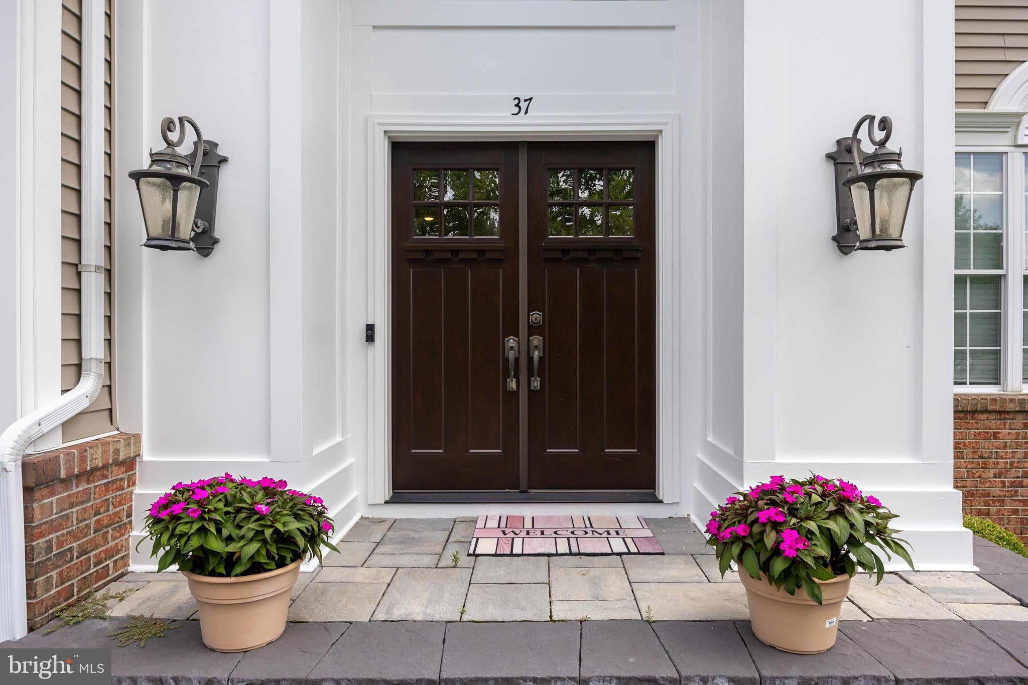 37 FOXCROFT WAY