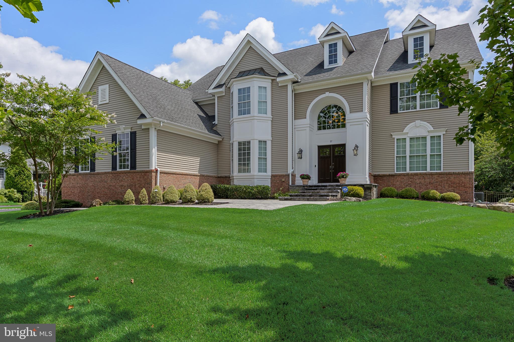 37 FOXCROFT WAY