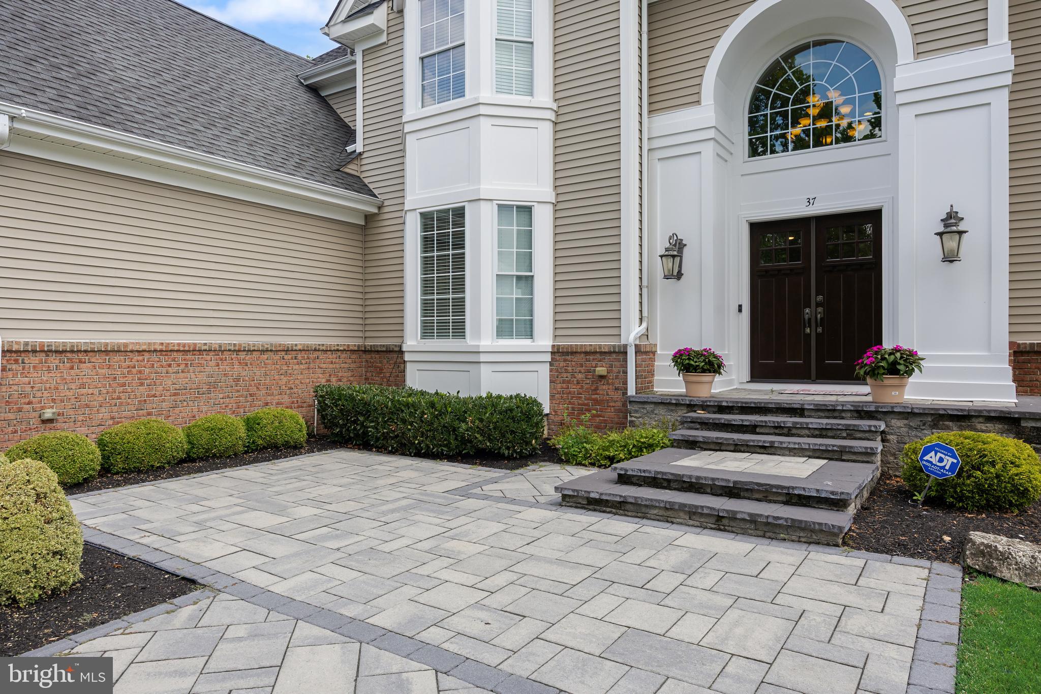 37 FOXCROFT WAY