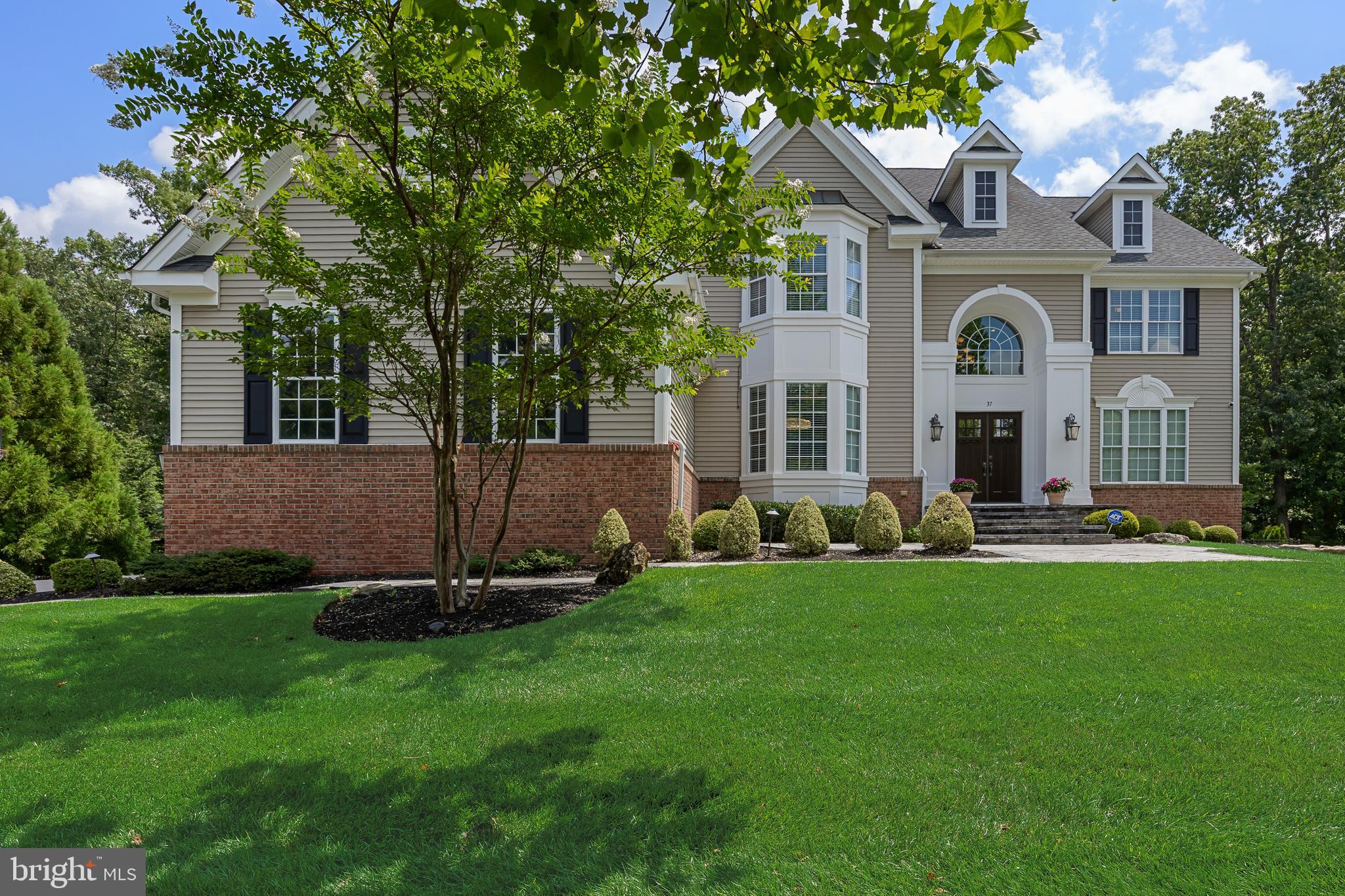 37 FOXCROFT WAY