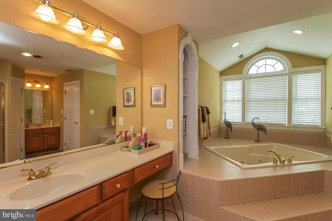 WATERLOO FARMS - Farm