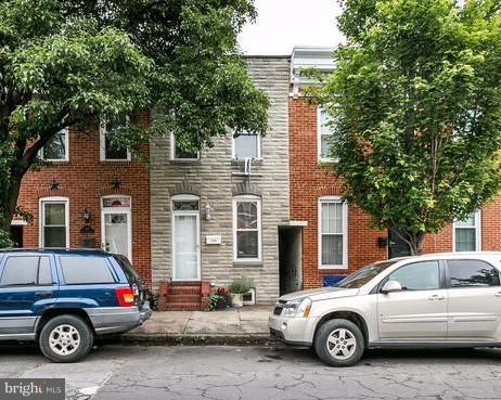 Hidden gem in the heart of Federal Hill. Walking distance to shops, restaurants and Baltimore downtown. Open concept, hardwood floors throughout. Updated kitchen. Stainless steel appliances.Master bedroom with en suite full bath with two additional bedrooms on the upper level. OFF STREET PARKING.