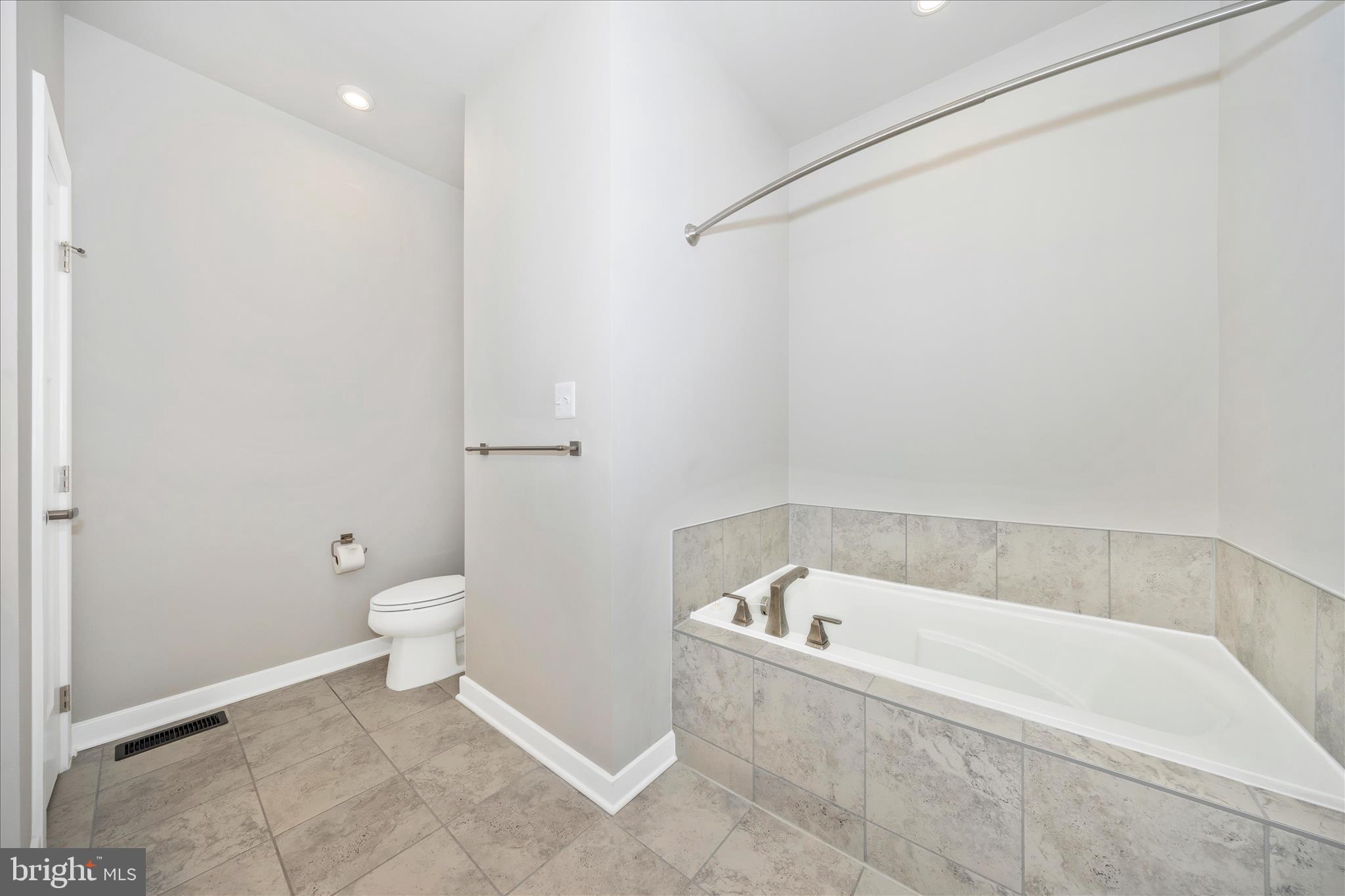 LAKE LINGANORE - Residential