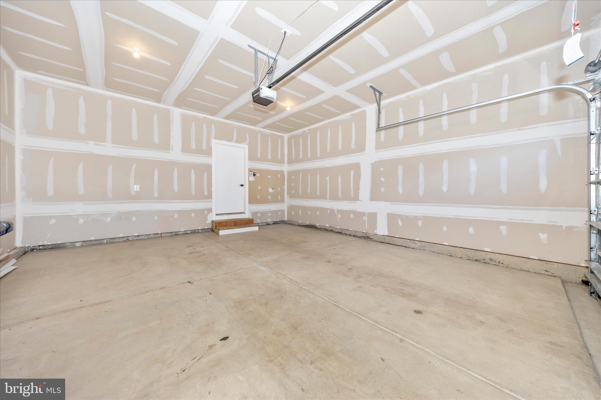 LAKE LINGANORE - Residential