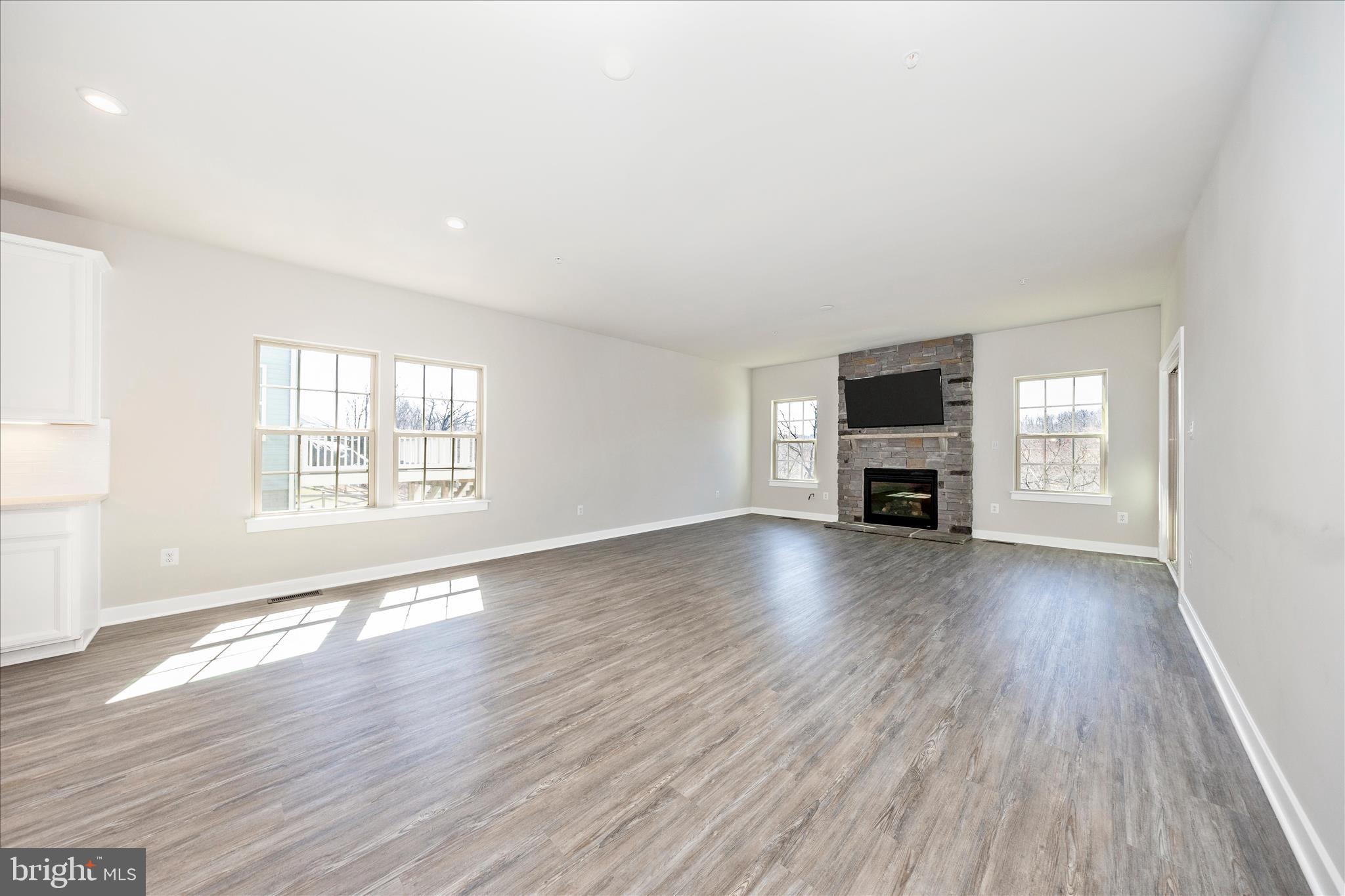 LAKE LINGANORE - Residential