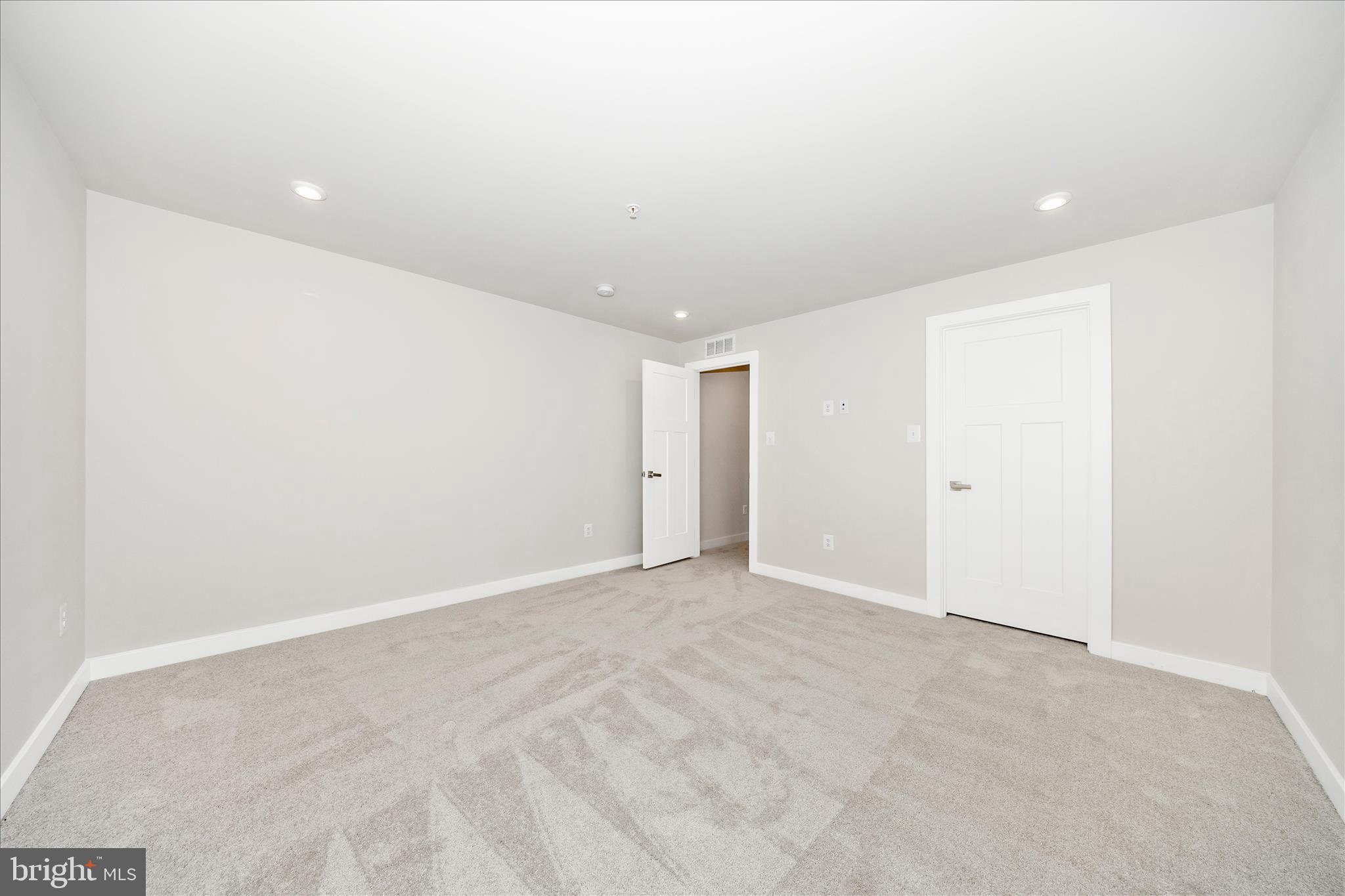 LAKE LINGANORE - Residential