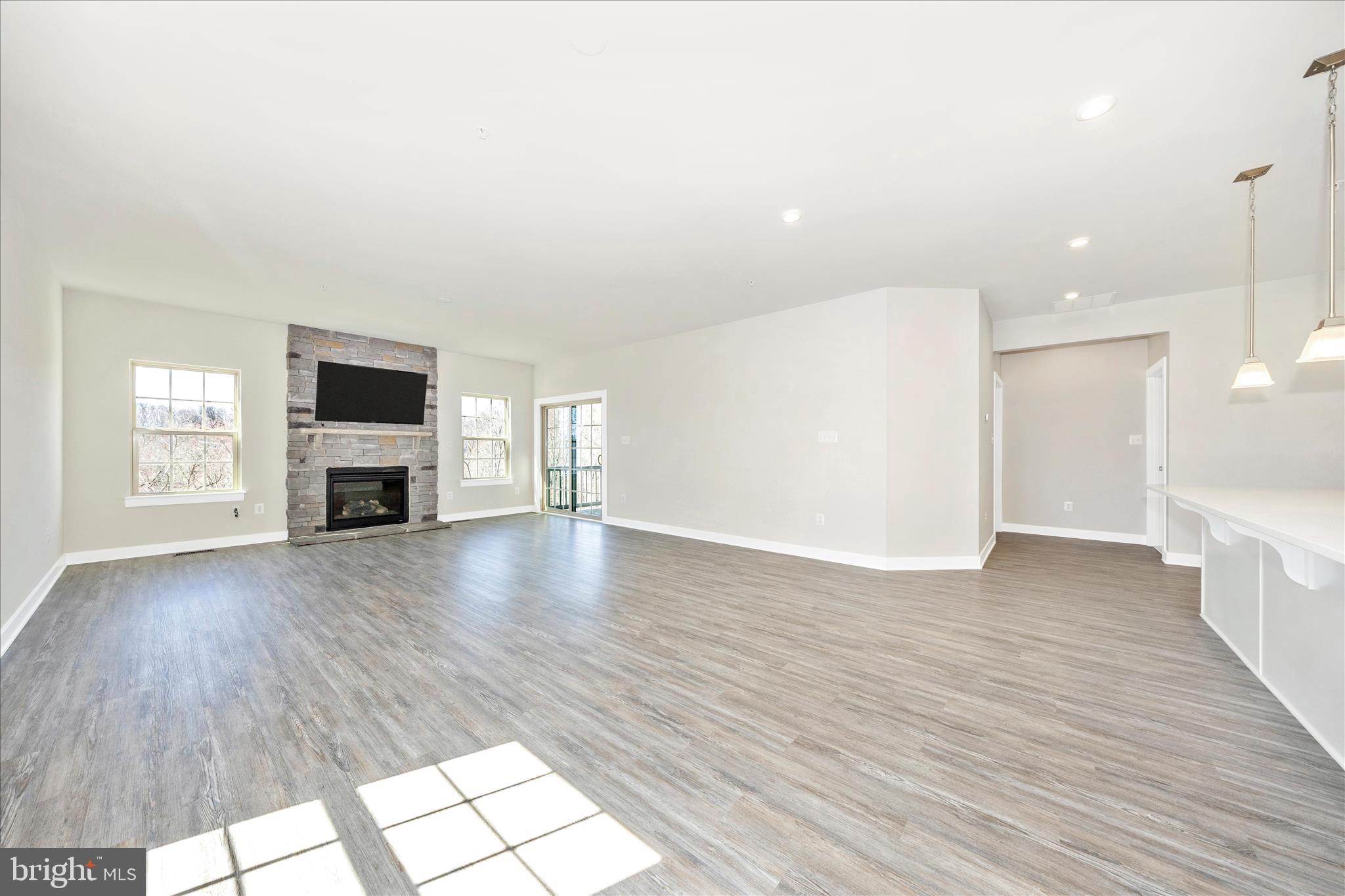 LAKE LINGANORE - Residential