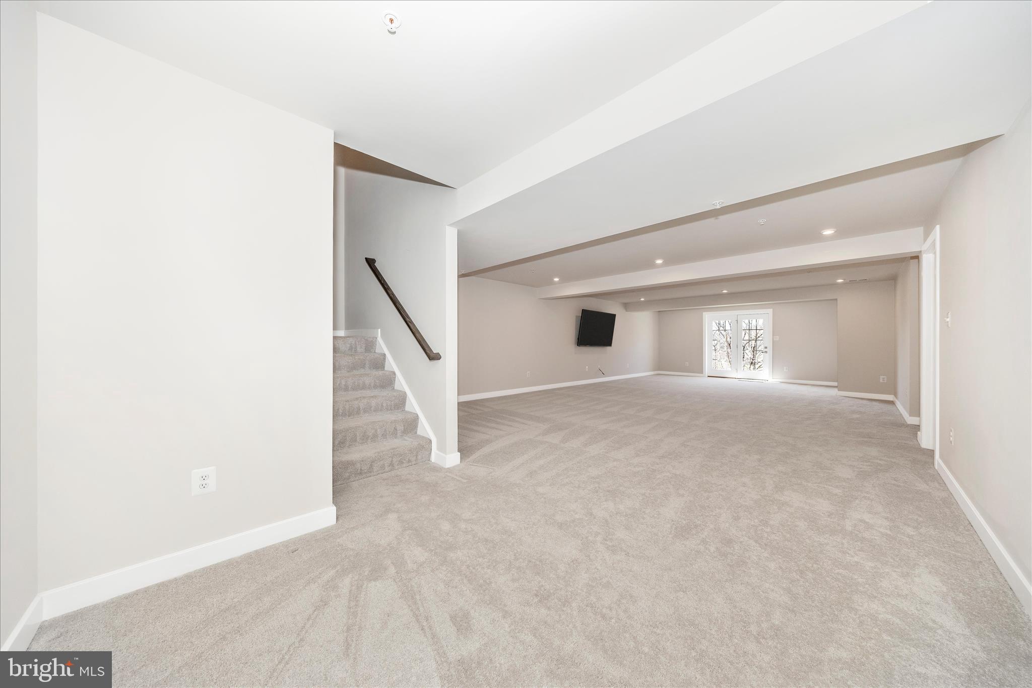 LAKE LINGANORE - Residential